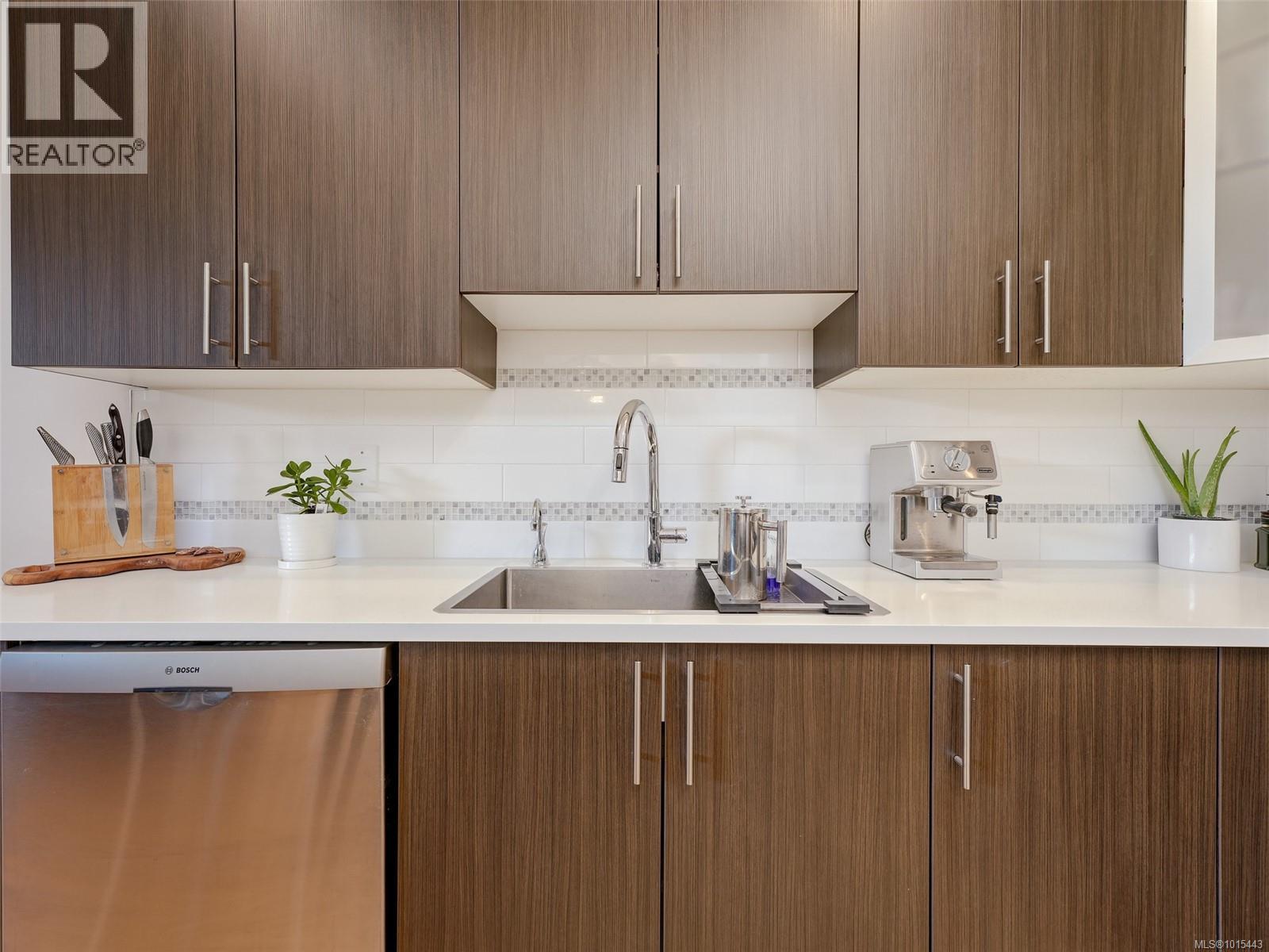 4 2350 Henry Avenue, Sidney