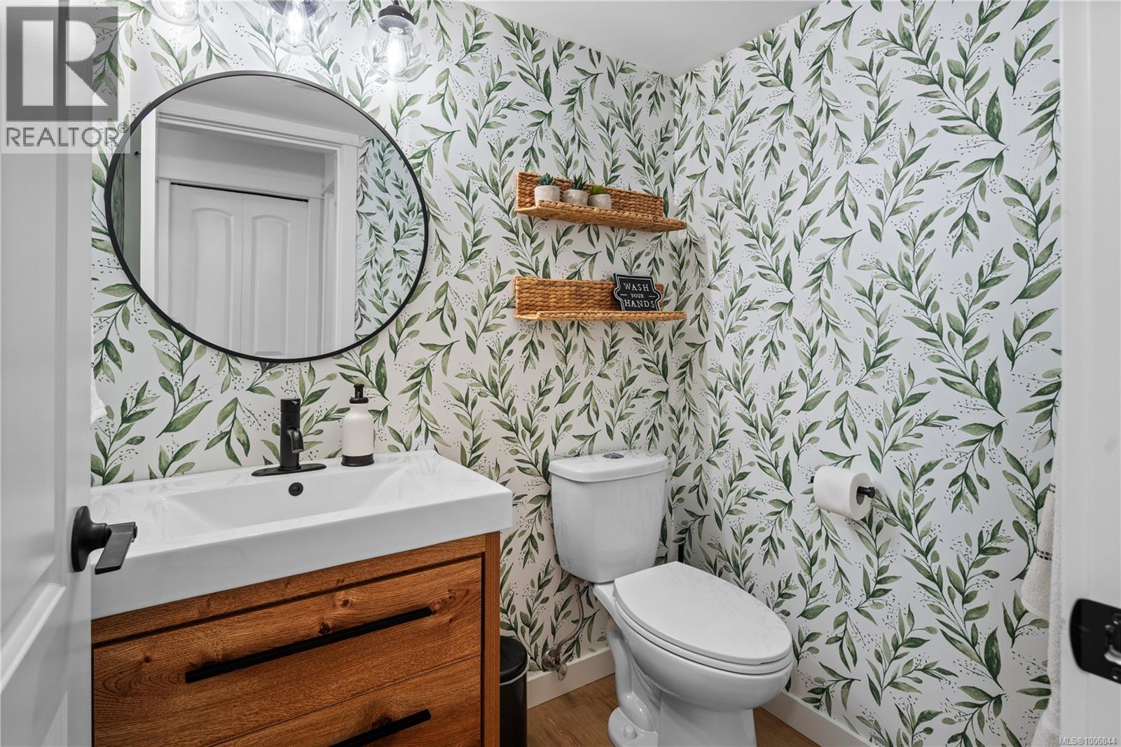 220 2245 James White Boulevard, Sidney