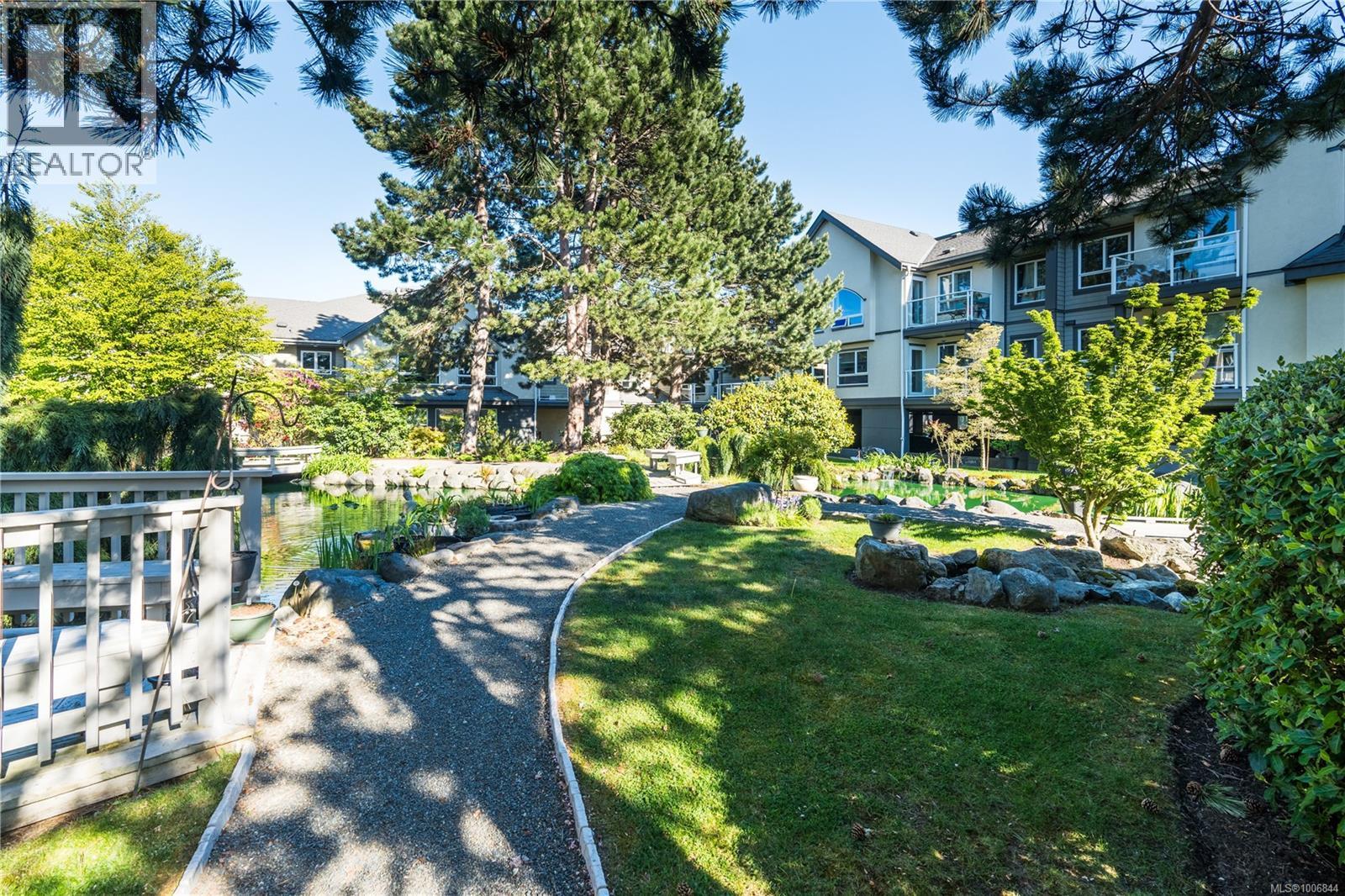 220 2245 James White Boulevard, Sidney