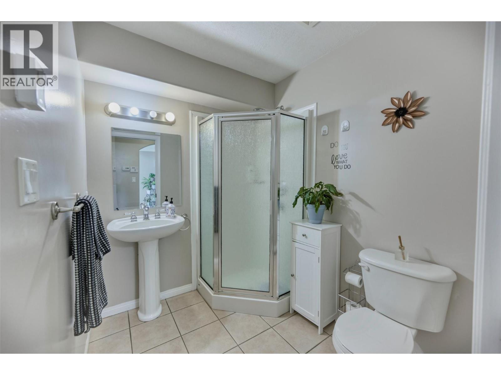 270 WILLOWS Place, Oliver