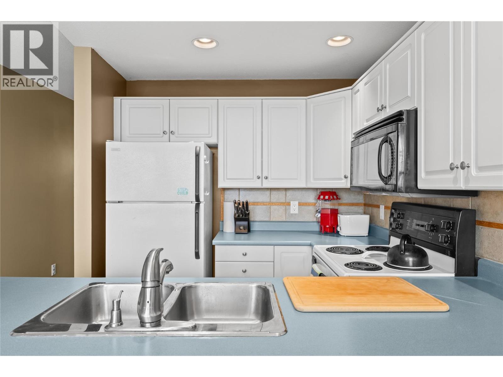 5965 Snow Pines Crescent Unit# D, Big White