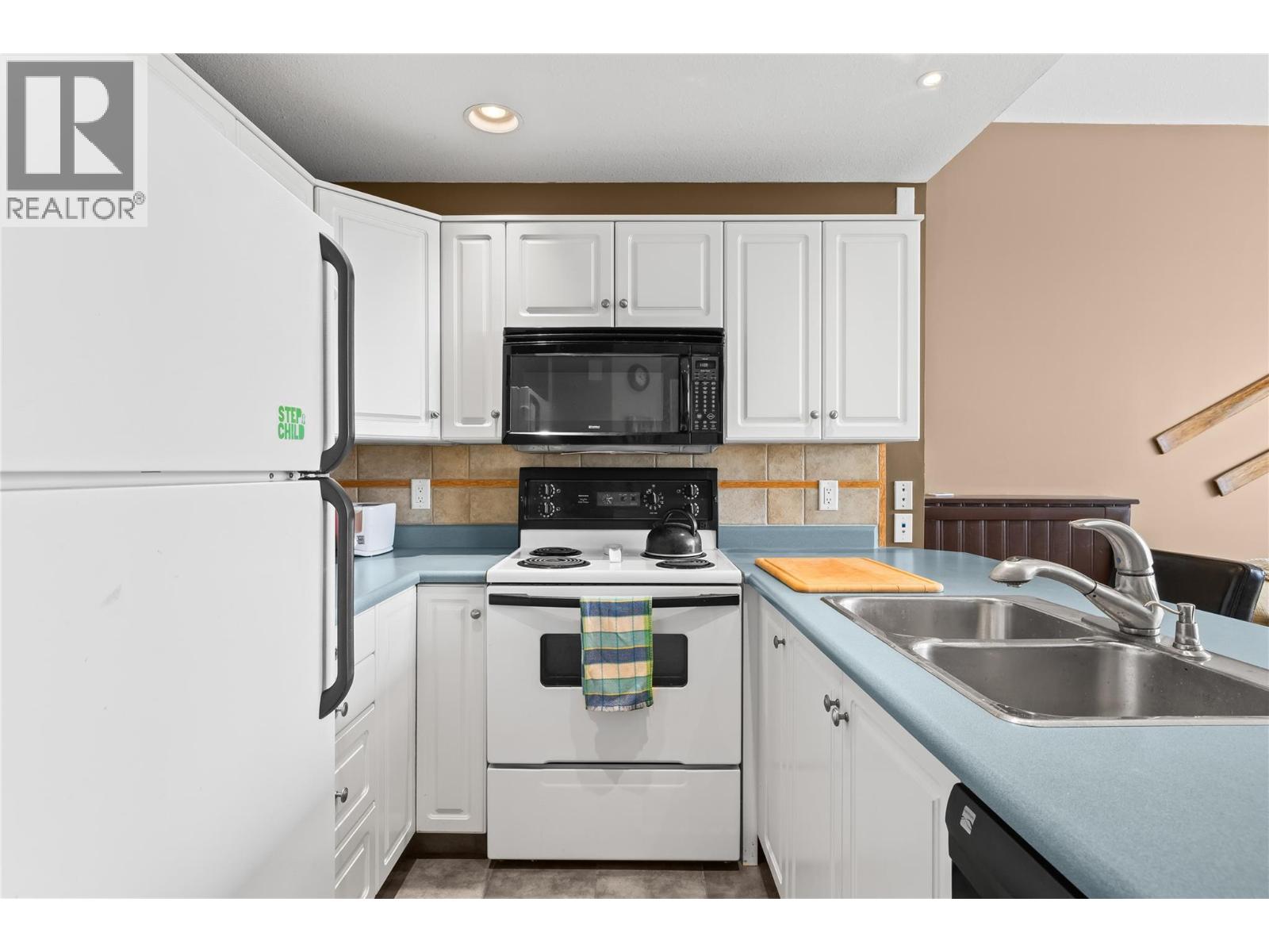 5965 Snow Pines Crescent Unit# D, Big White