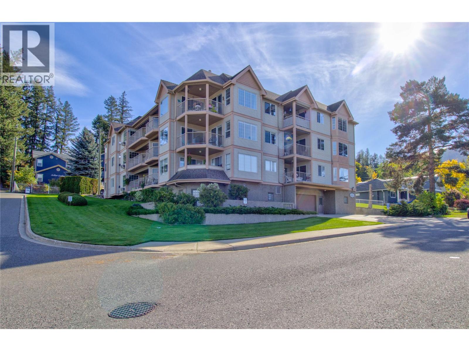 304 330 7 Street Southeast, Salmon Arm