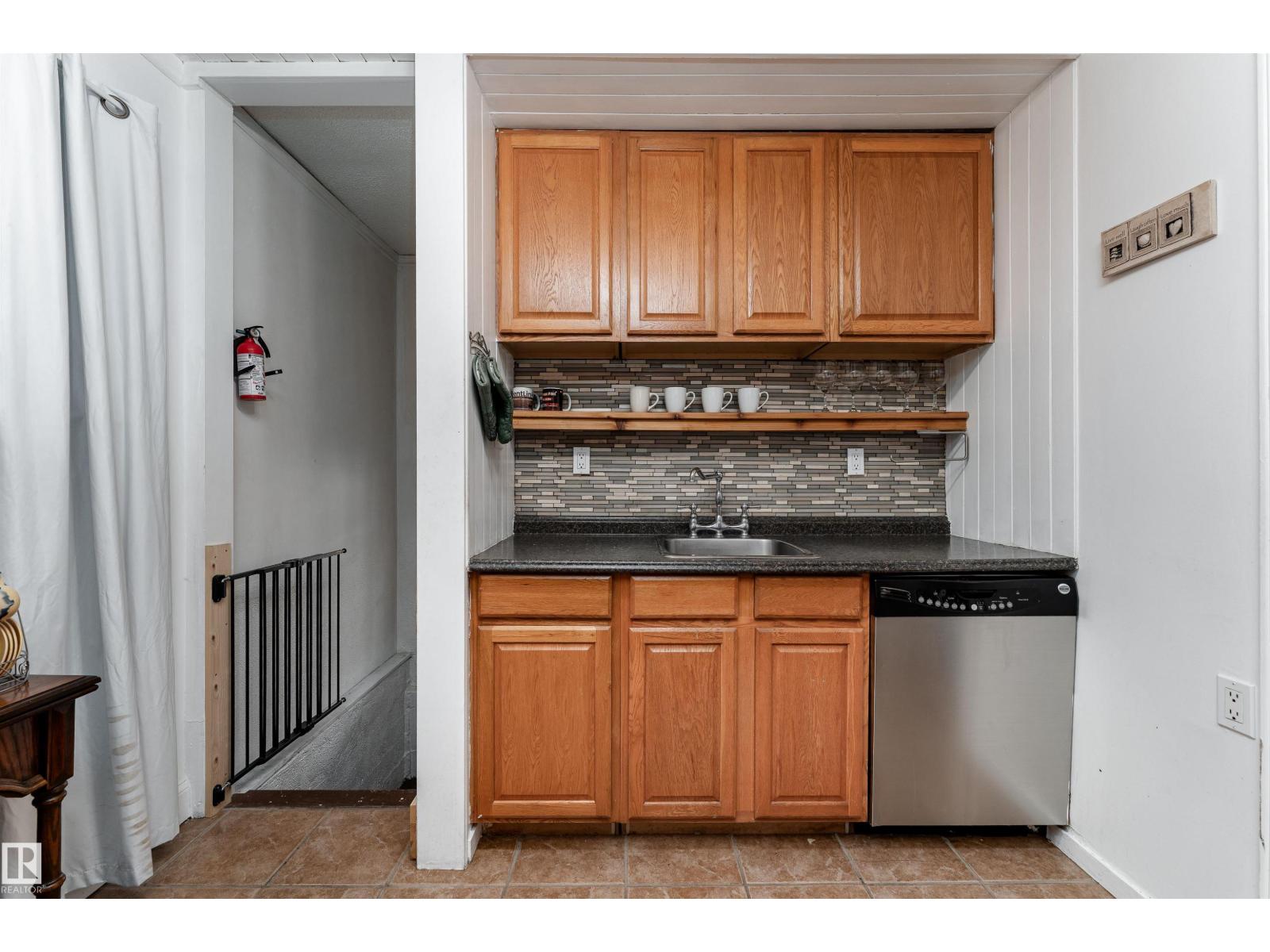 11539 101 ST NW, Edmonton