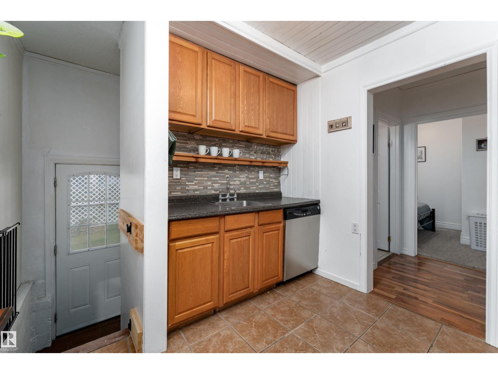 11539 101 ST NW, Edmonton