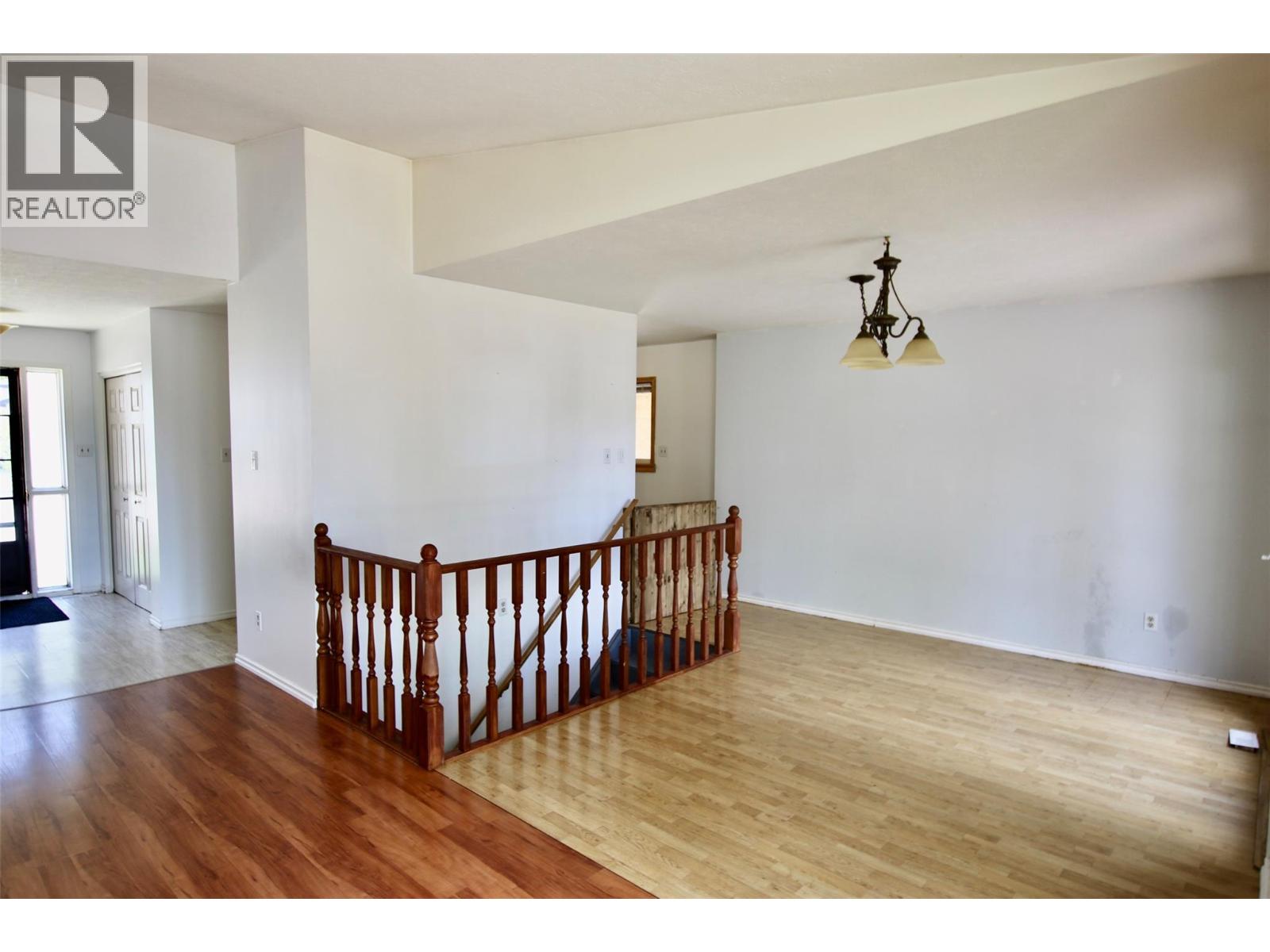 211 GWILLIM Crescent, Tumbler Ridge