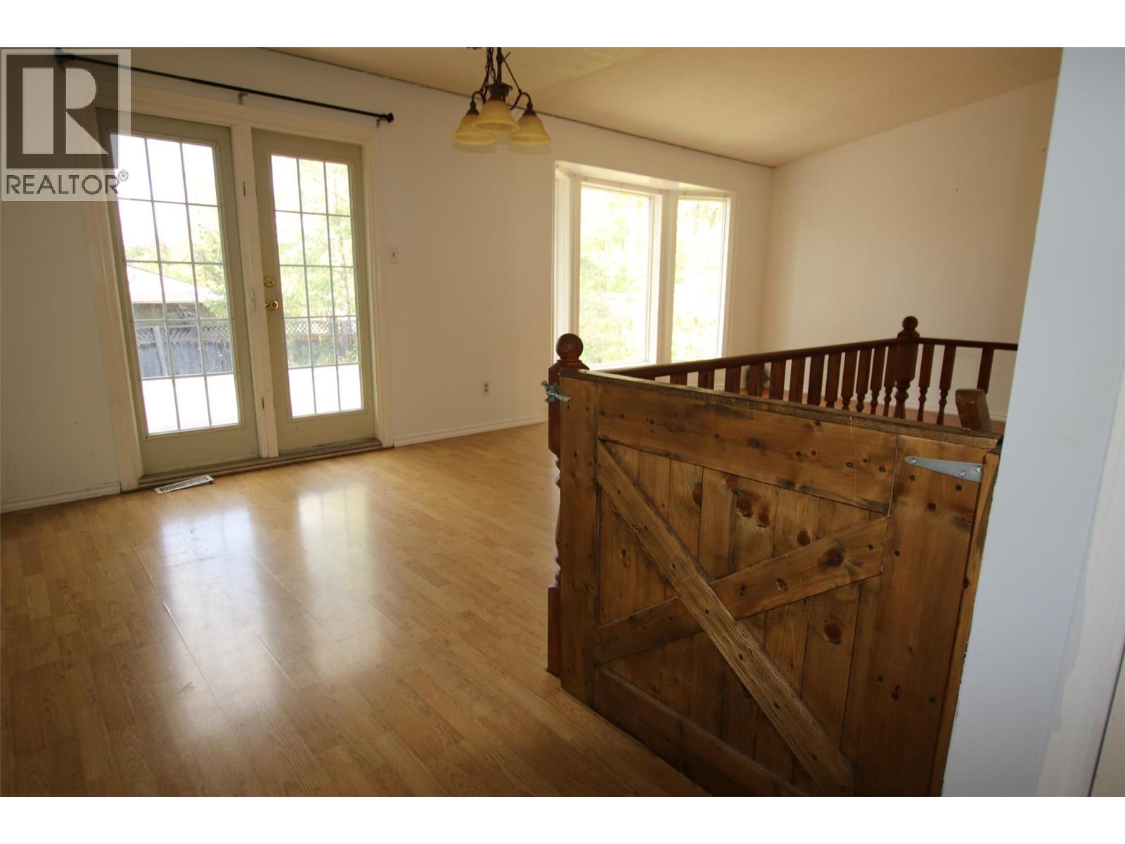 211 GWILLIM Crescent, Tumbler Ridge