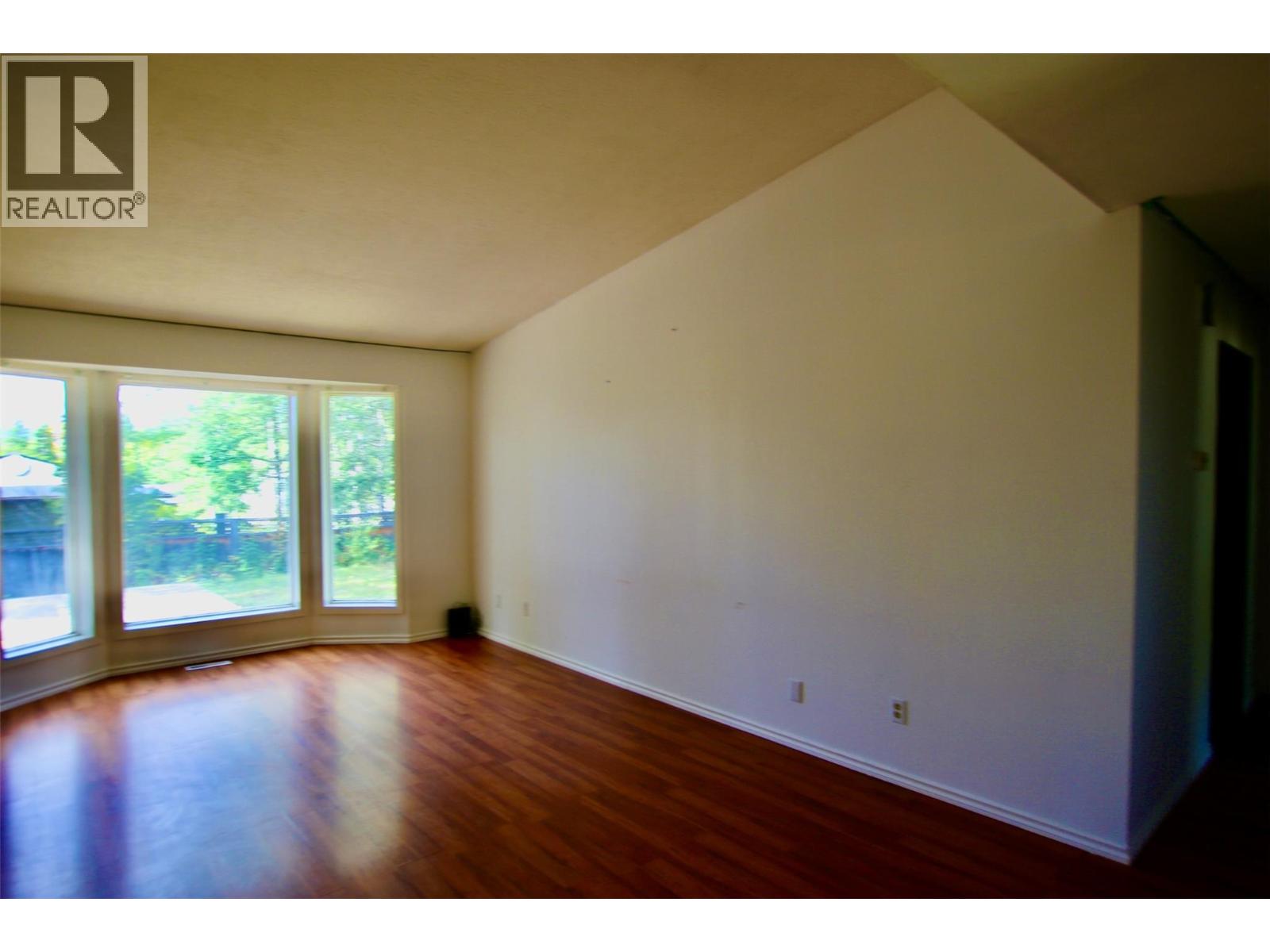 211 GWILLIM Crescent, Tumbler Ridge