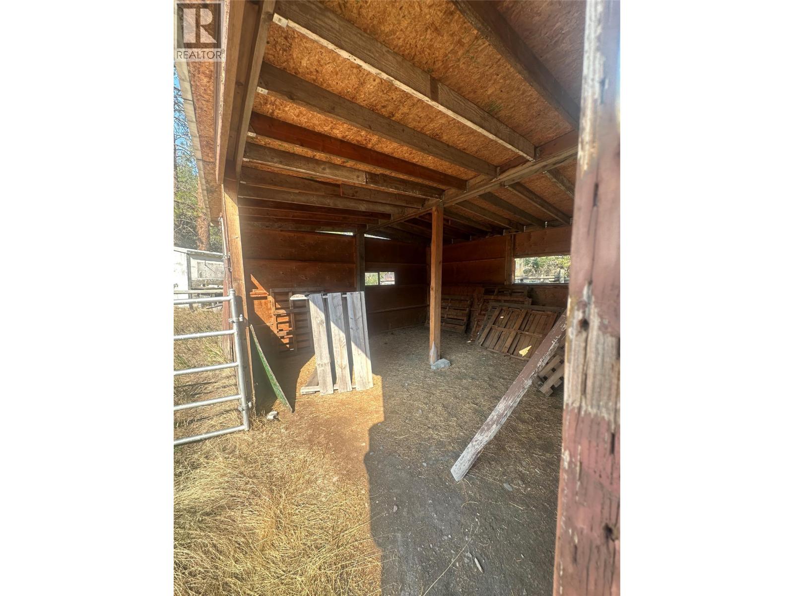  871 Green Lake Road, Oliver