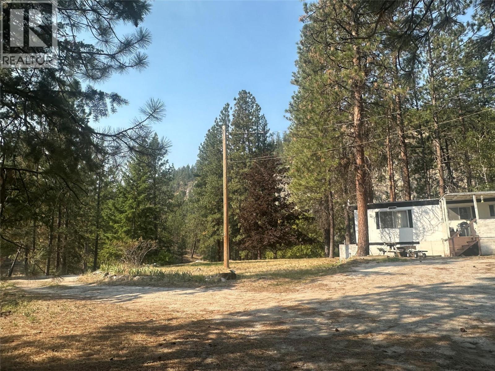  871 Green Lake Road, Oliver