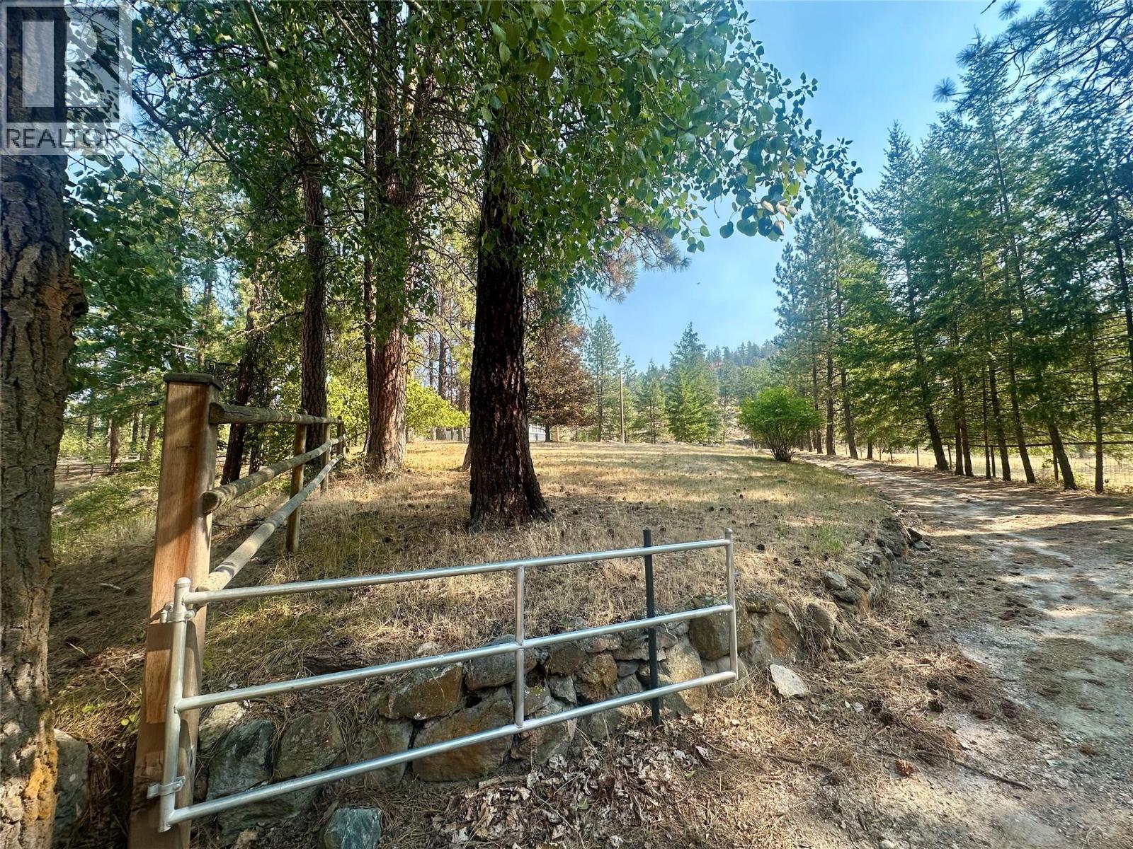  871 Green Lake Road, Oliver