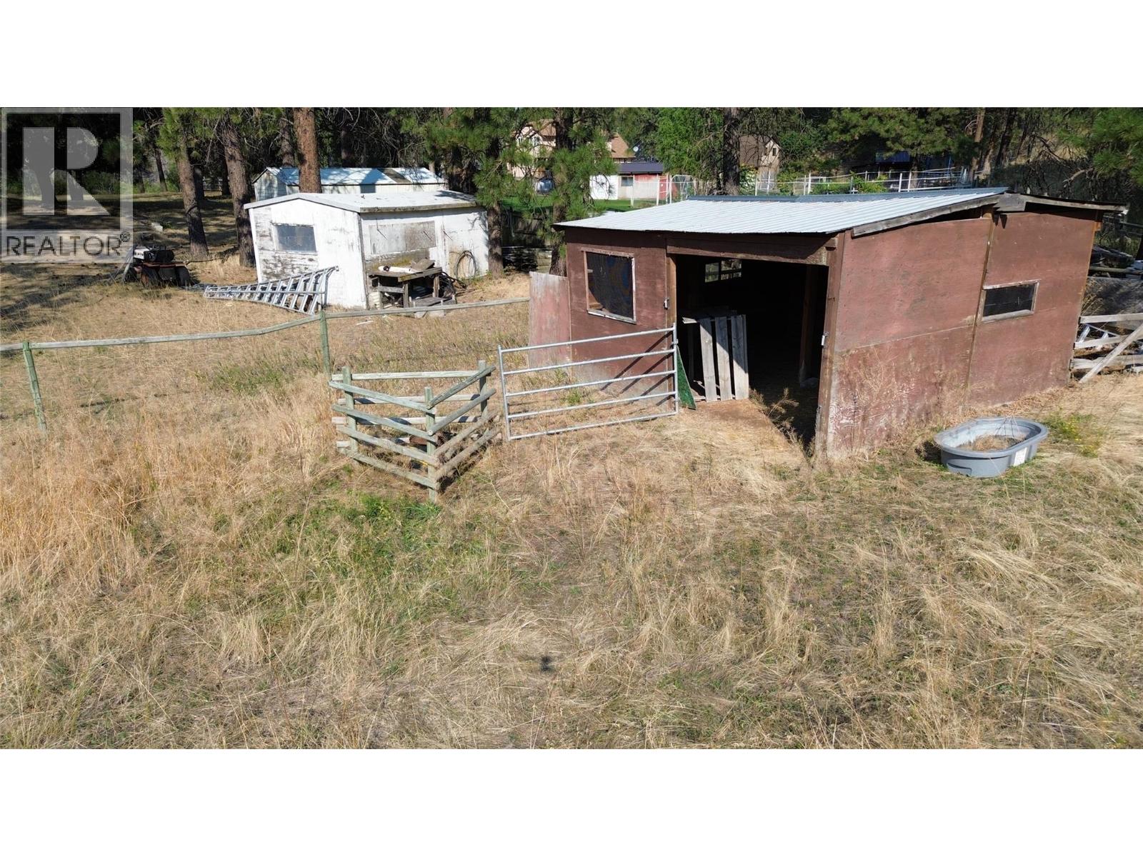  871 Green Lake Road, Oliver