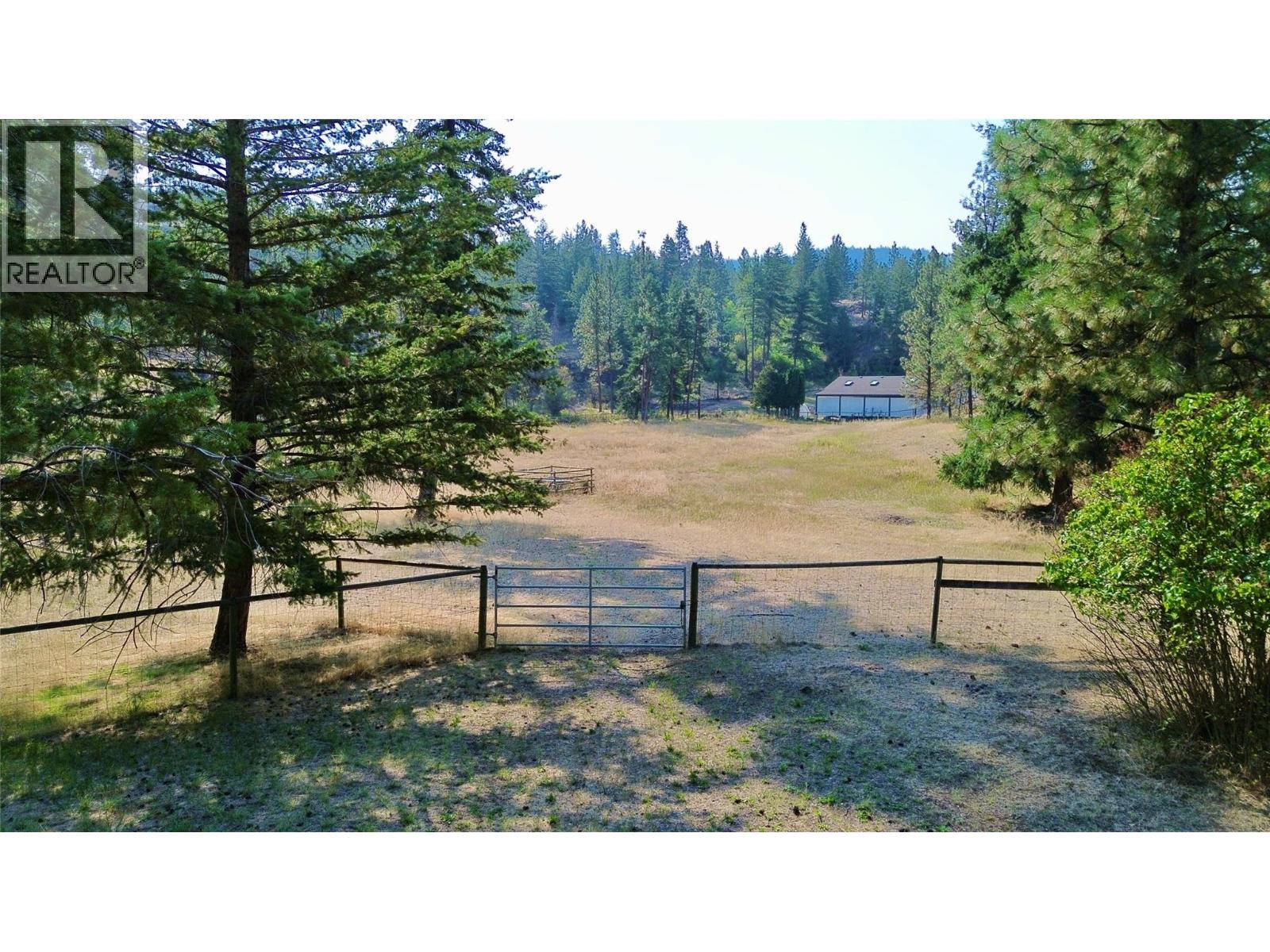  871 Green Lake Road, Oliver
