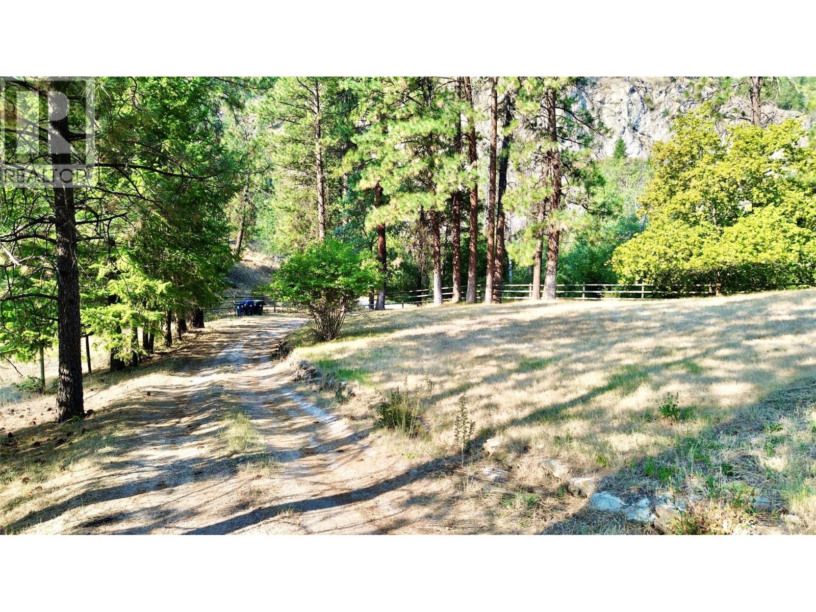  871 Green Lake Road, Oliver