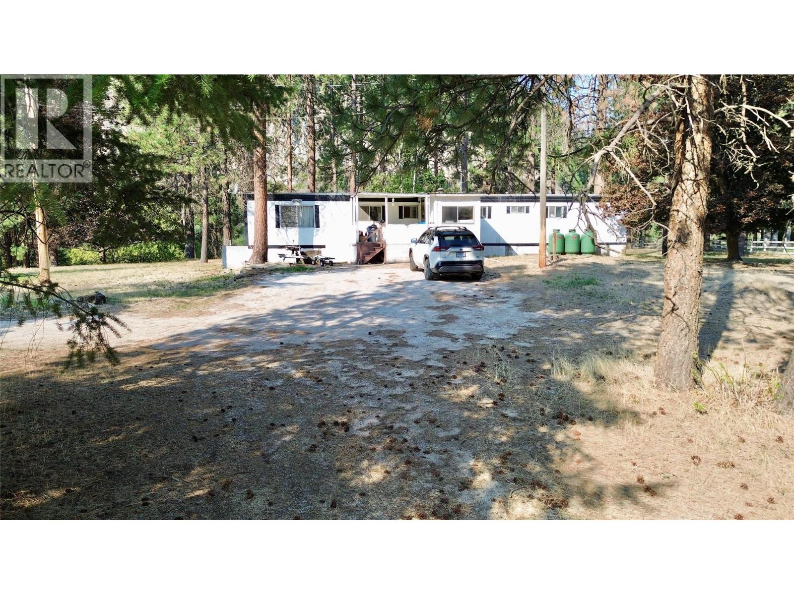  871 Green Lake Road, Oliver