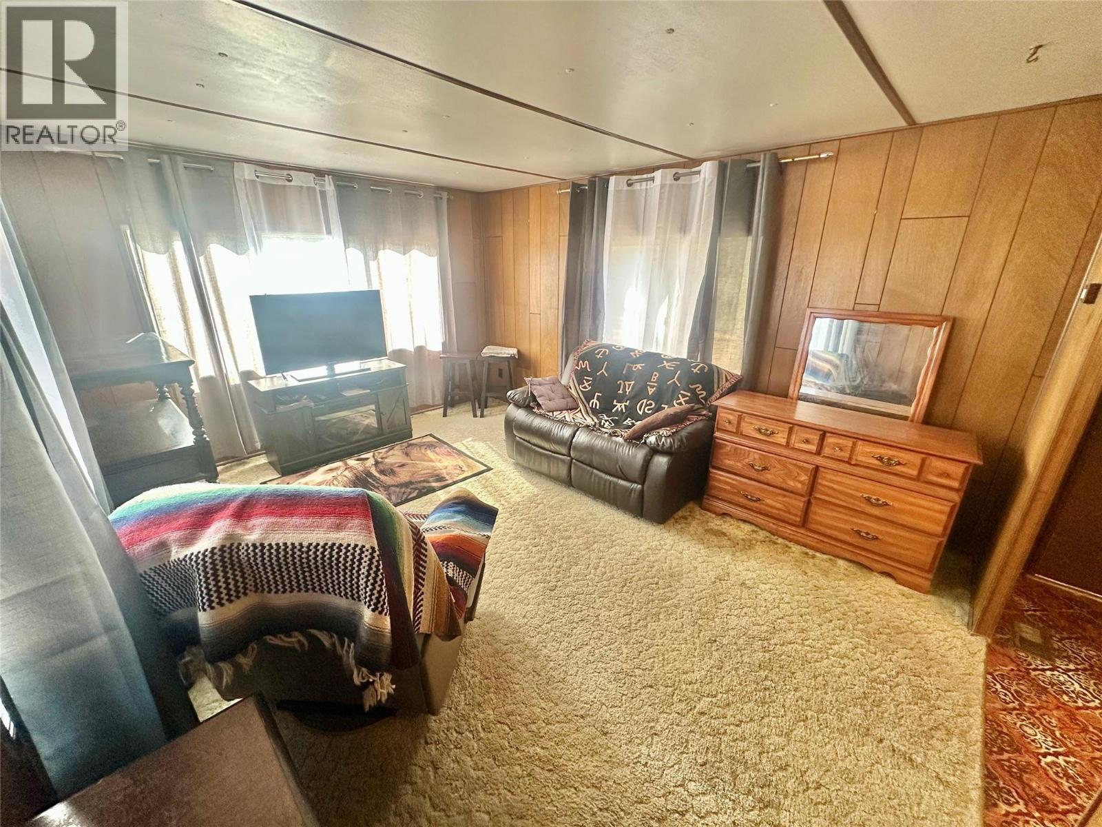  871 Green Lake Road, Oliver
