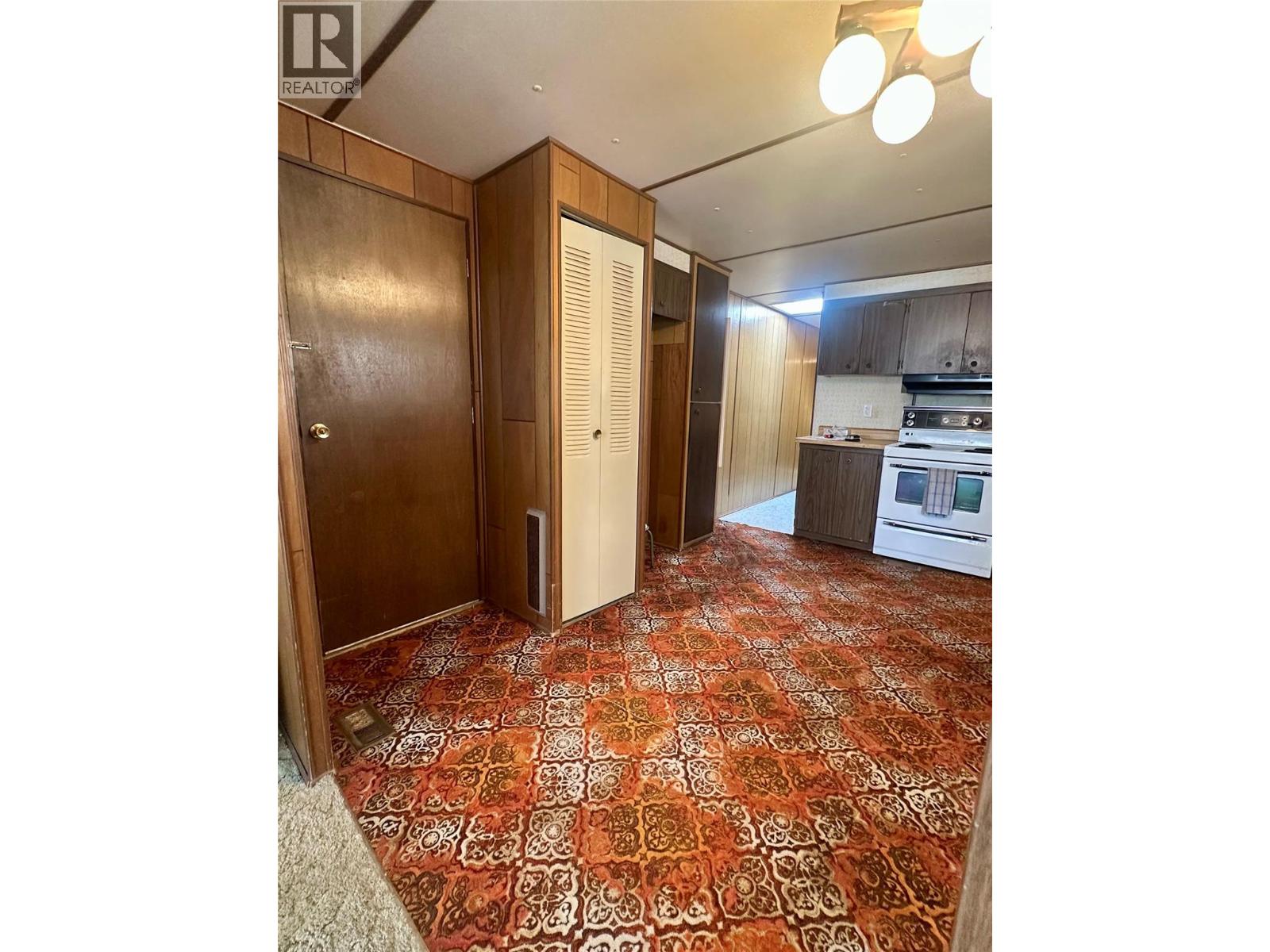  871 Green Lake Road, Oliver