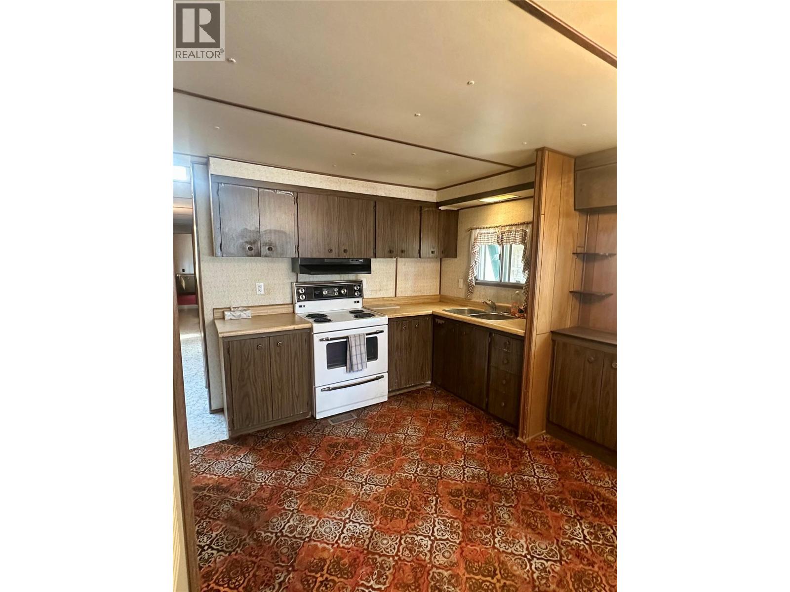  871 Green Lake Road, Oliver
