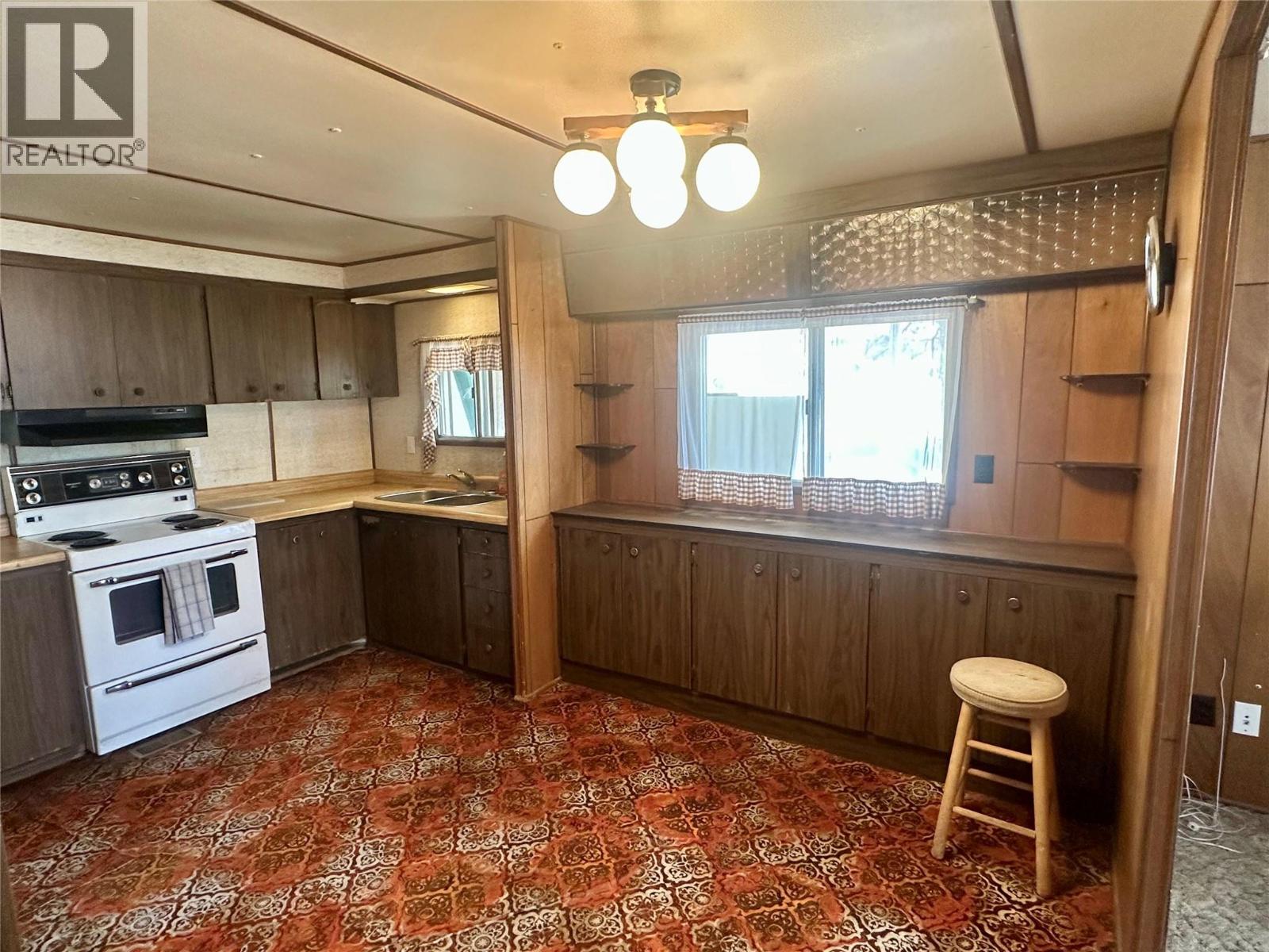  871 Green Lake Road, Oliver