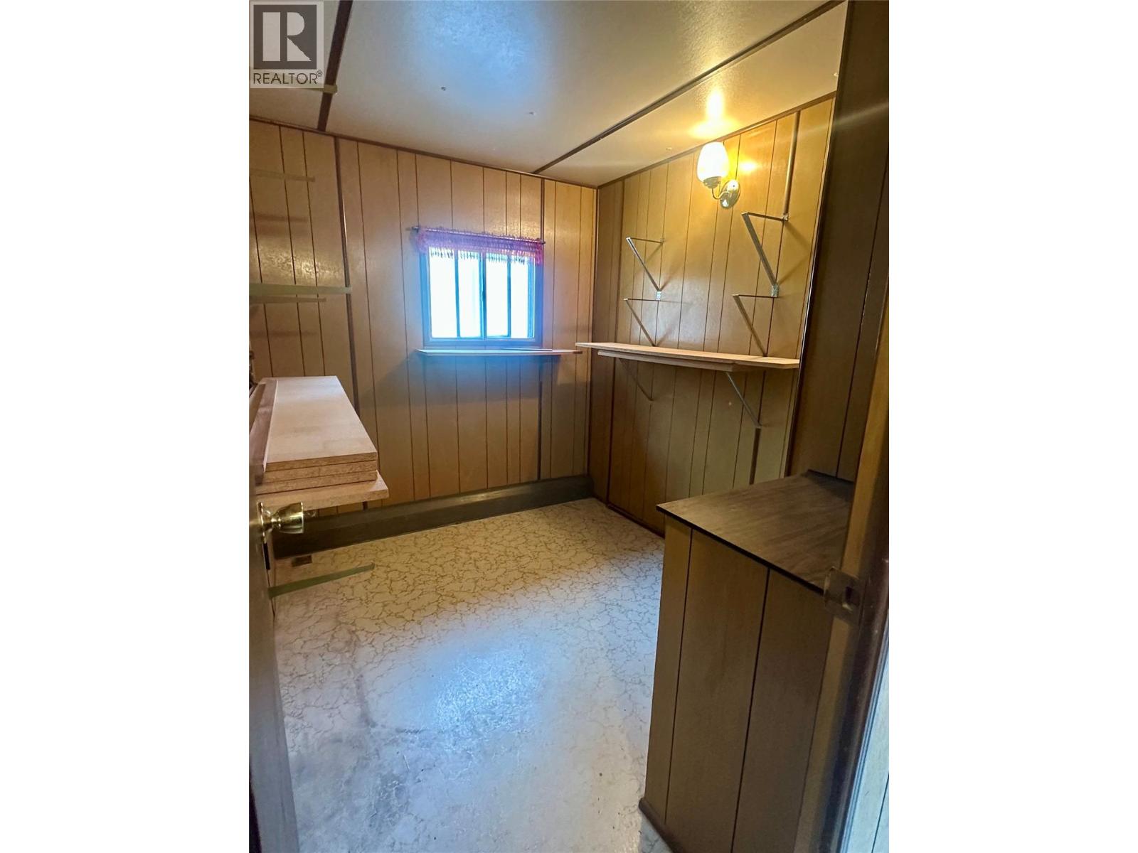  871 Green Lake Road, Oliver