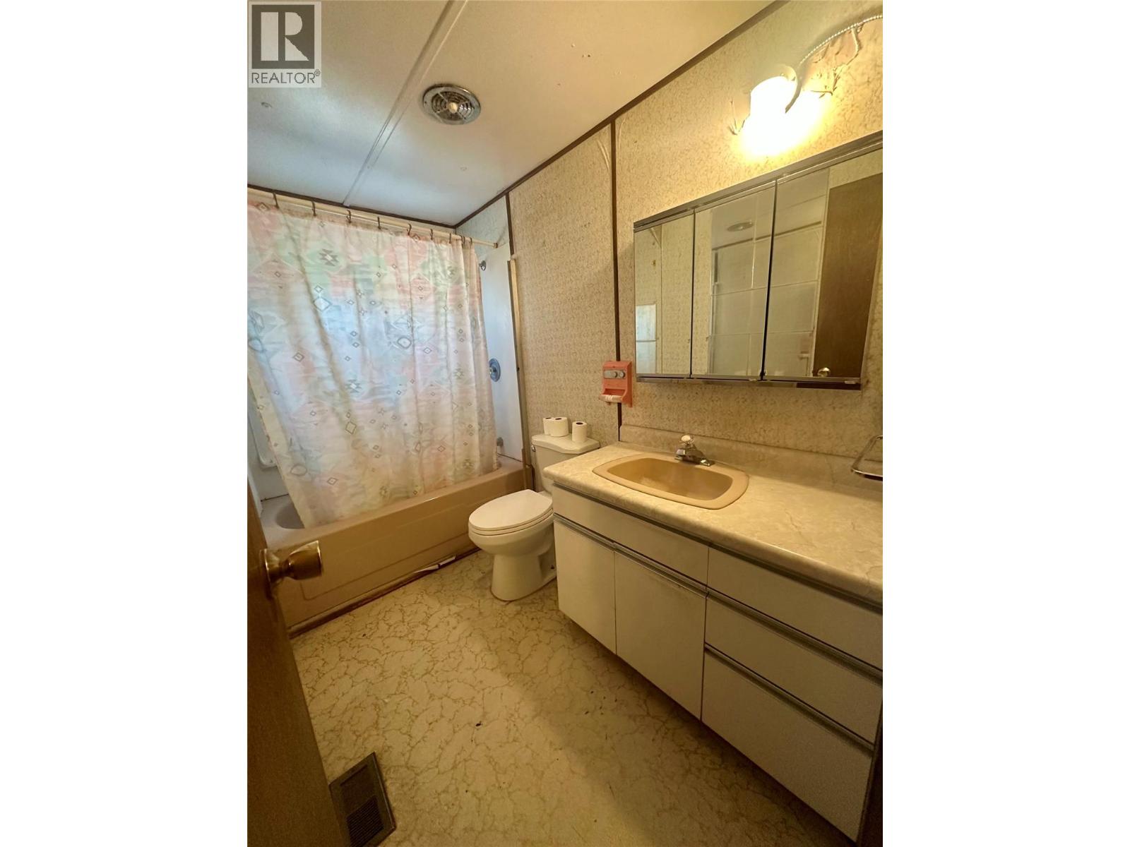  871 Green Lake Road, Oliver