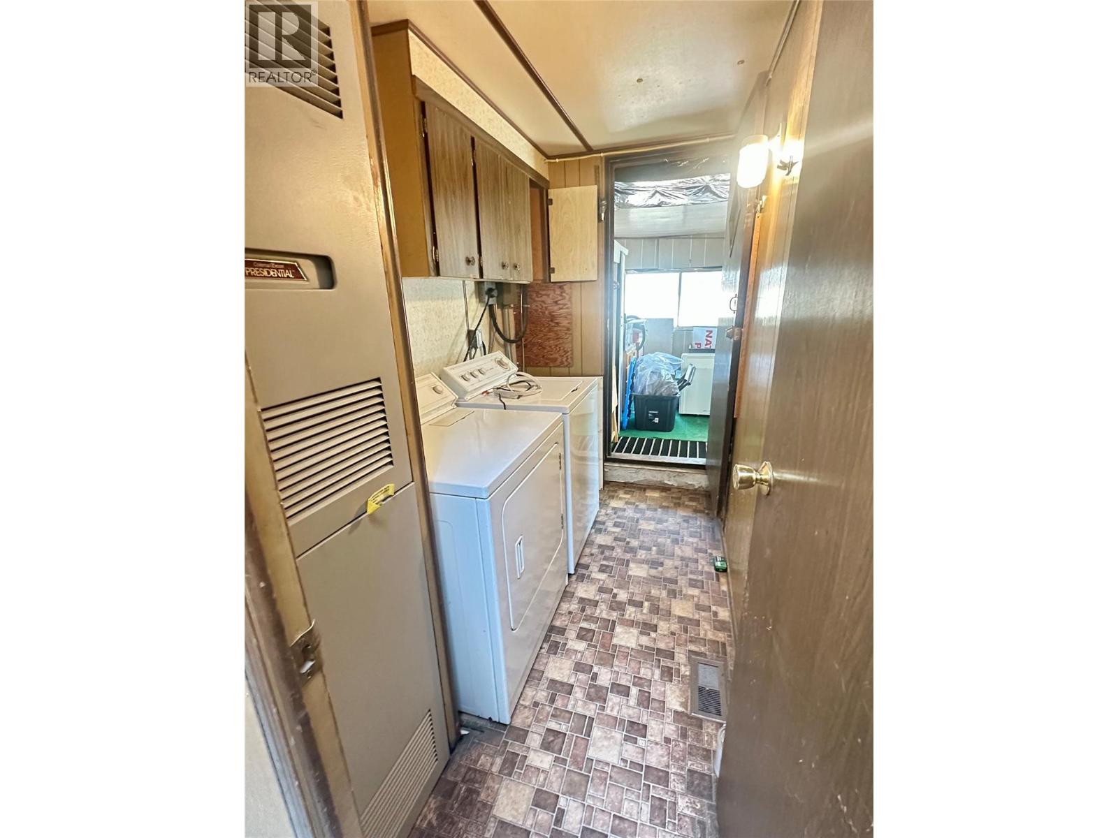  871 Green Lake Road, Oliver