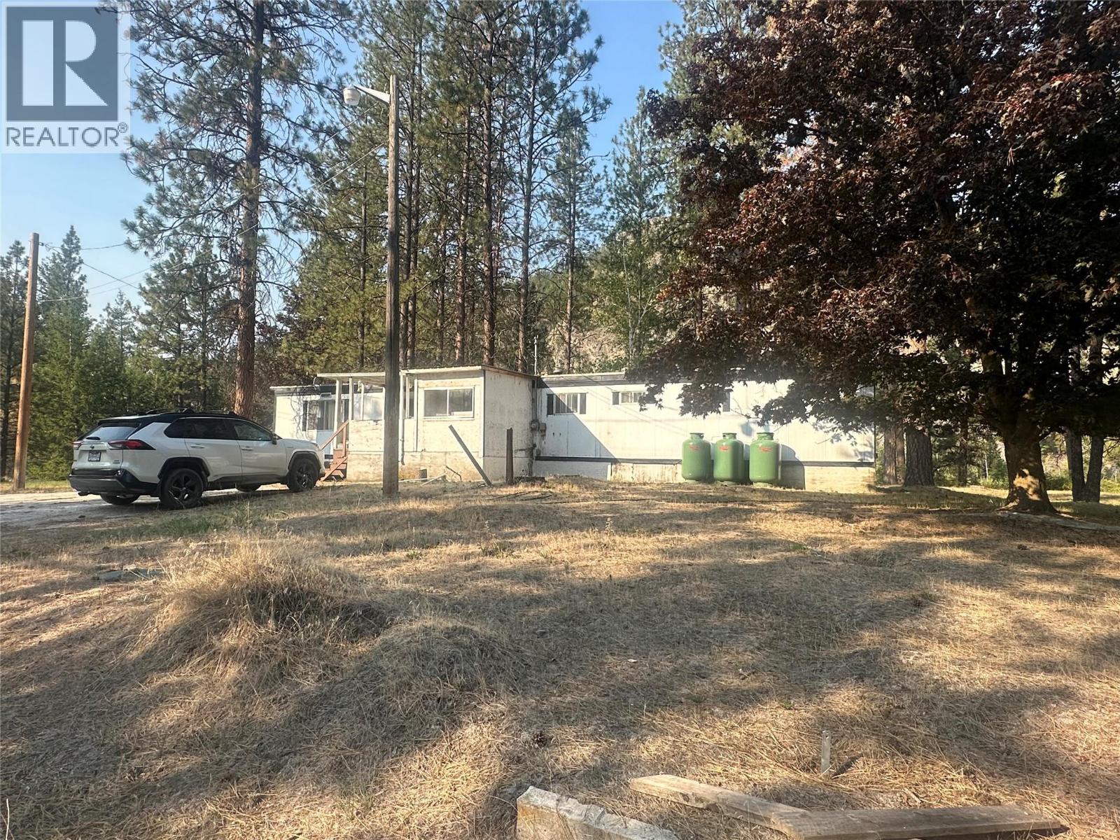  871 Green Lake Road, Oliver