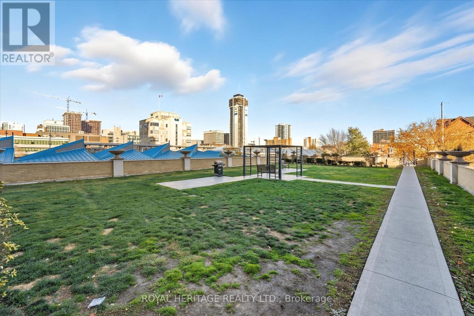 #615 135 JAMES STREET S - 30