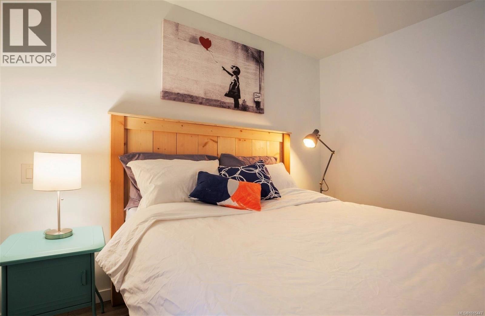 212 528 Pandora Avenue, Victoria