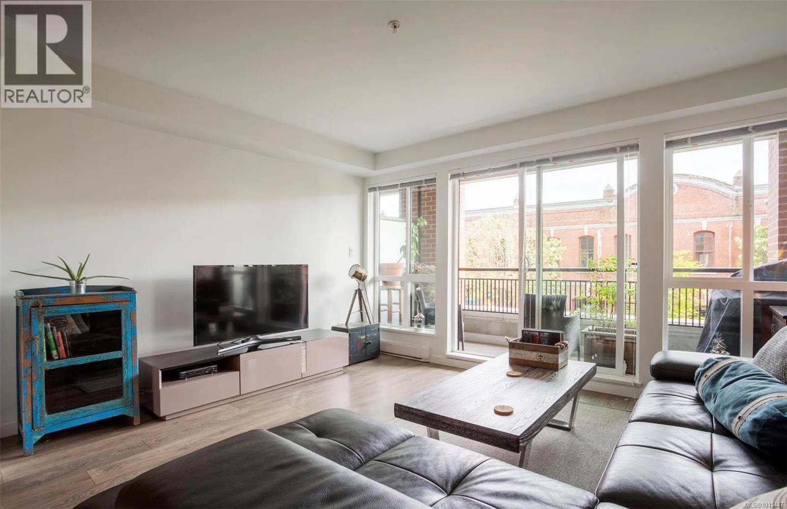 212 528 Pandora Avenue, Victoria
