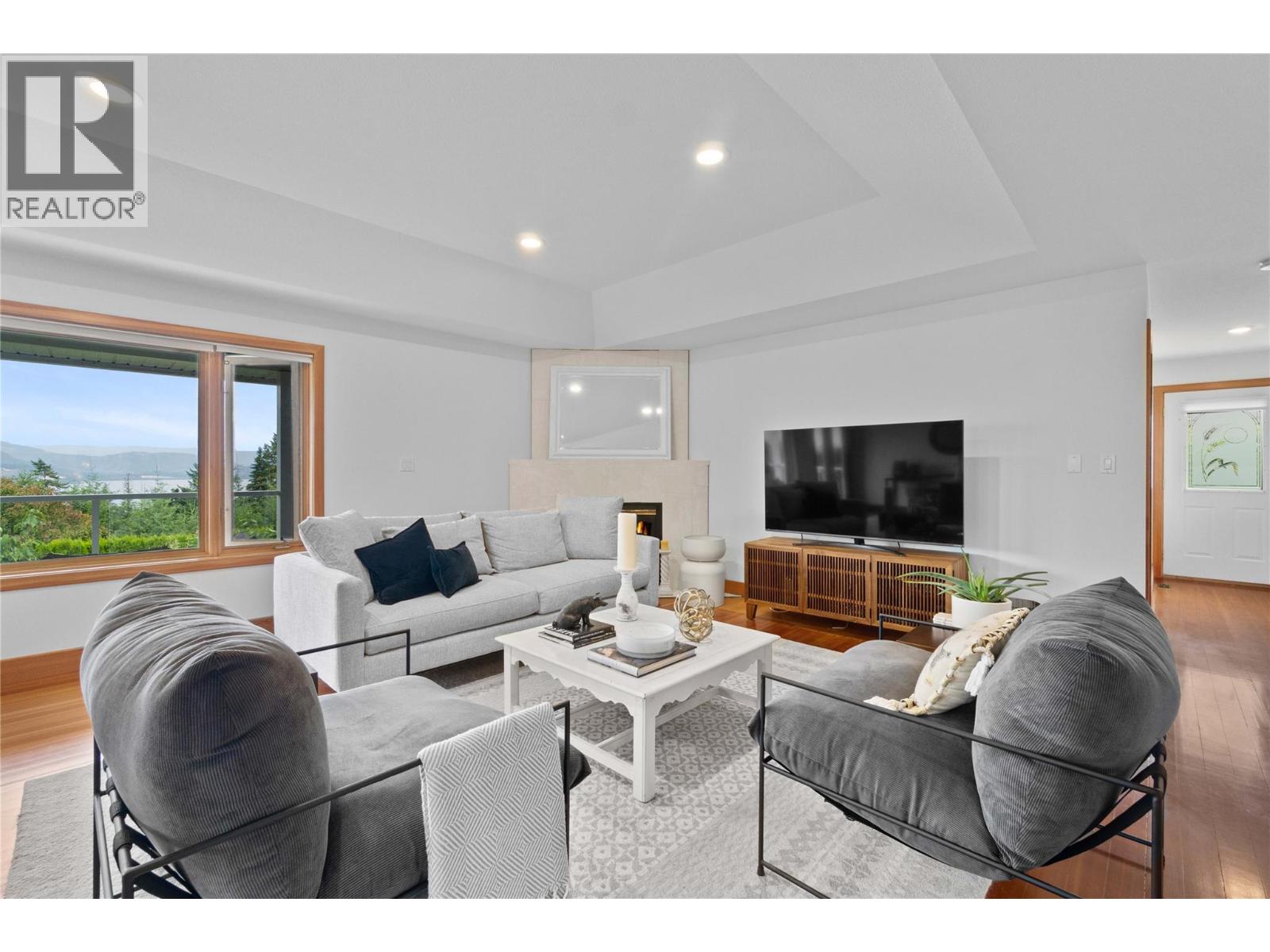 2501 4 Avenue SE, Salmon Arm