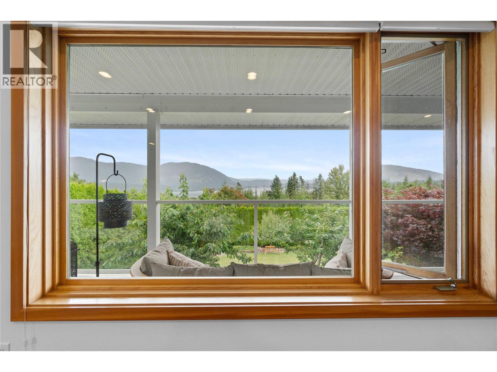 2501 4 Avenue SE, Salmon Arm