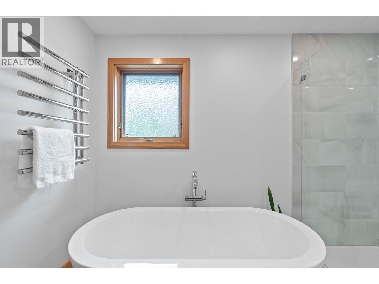 2501 4 Avenue SE, Salmon Arm