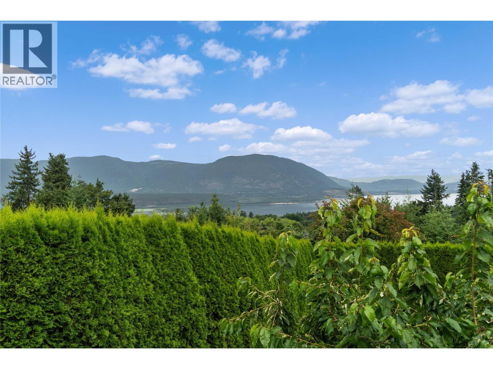 2501 4 Avenue SE, Salmon Arm