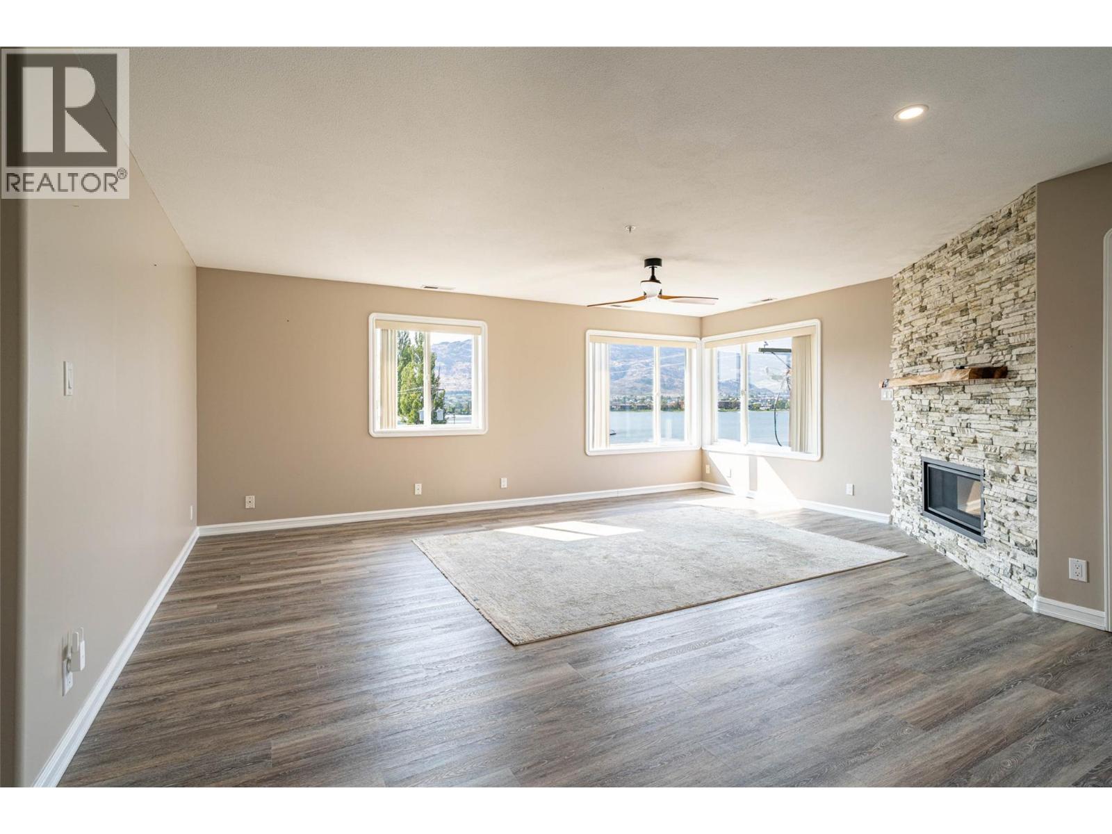 6805 COTTONWOOD Drive Unit# 300, Osoyoos