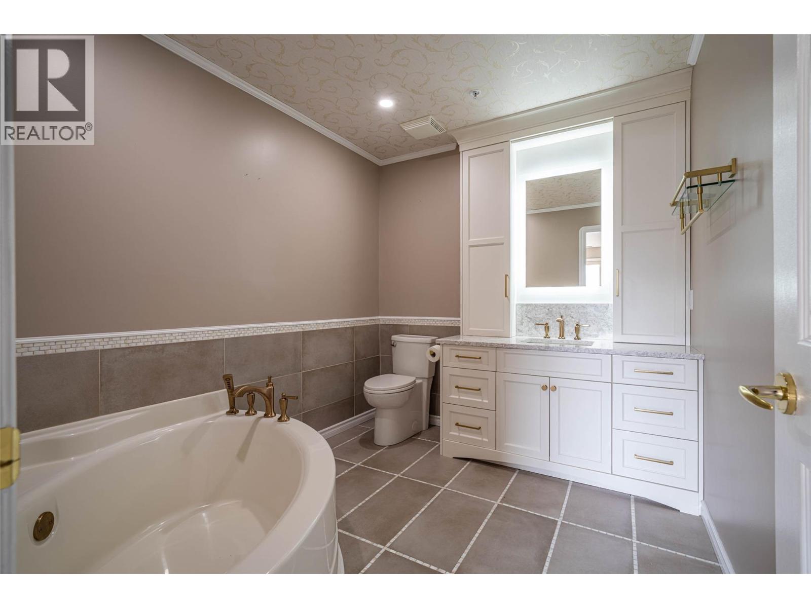 6805 COTTONWOOD Drive Unit# 300, Osoyoos