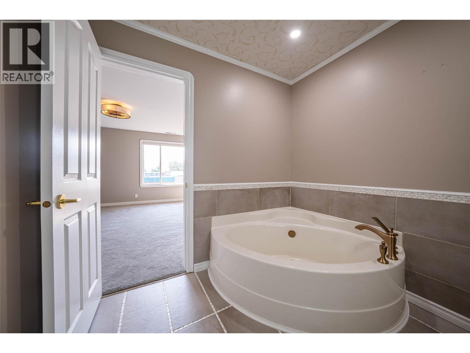 6805 COTTONWOOD Drive Unit# 300, Osoyoos