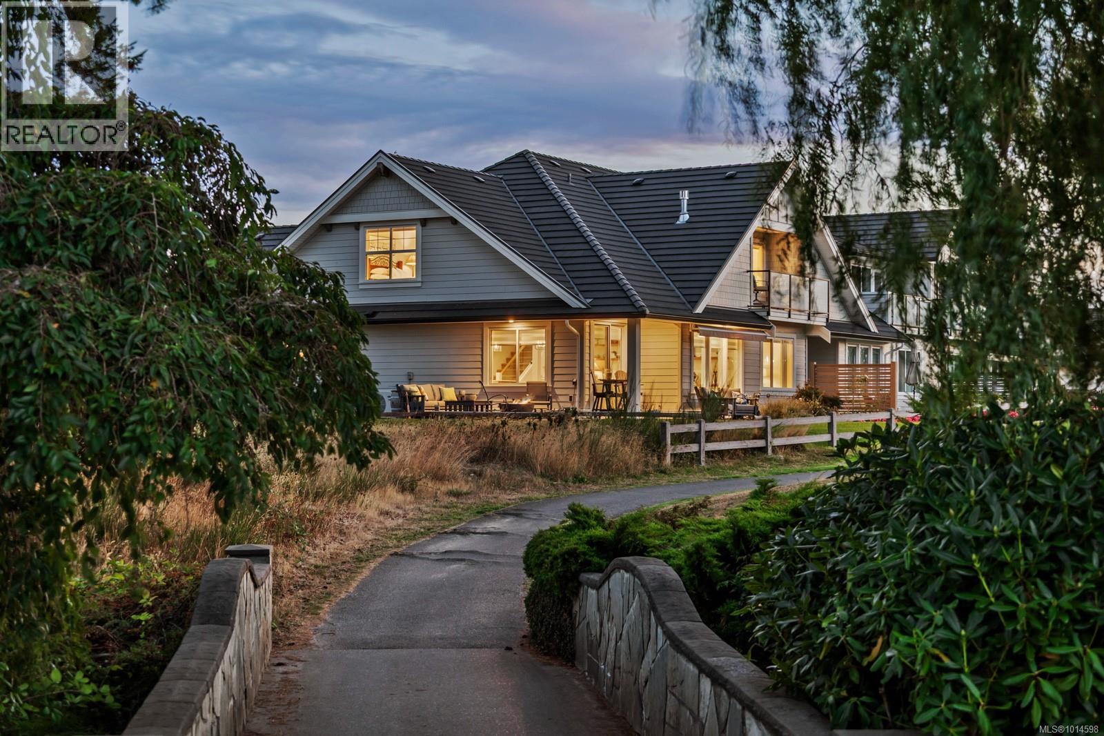 106 1444 Crown Isle Dr, Courtenay