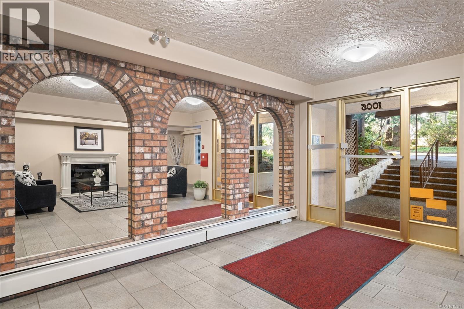 319 1005 Mckenzie Avenue, Saanich