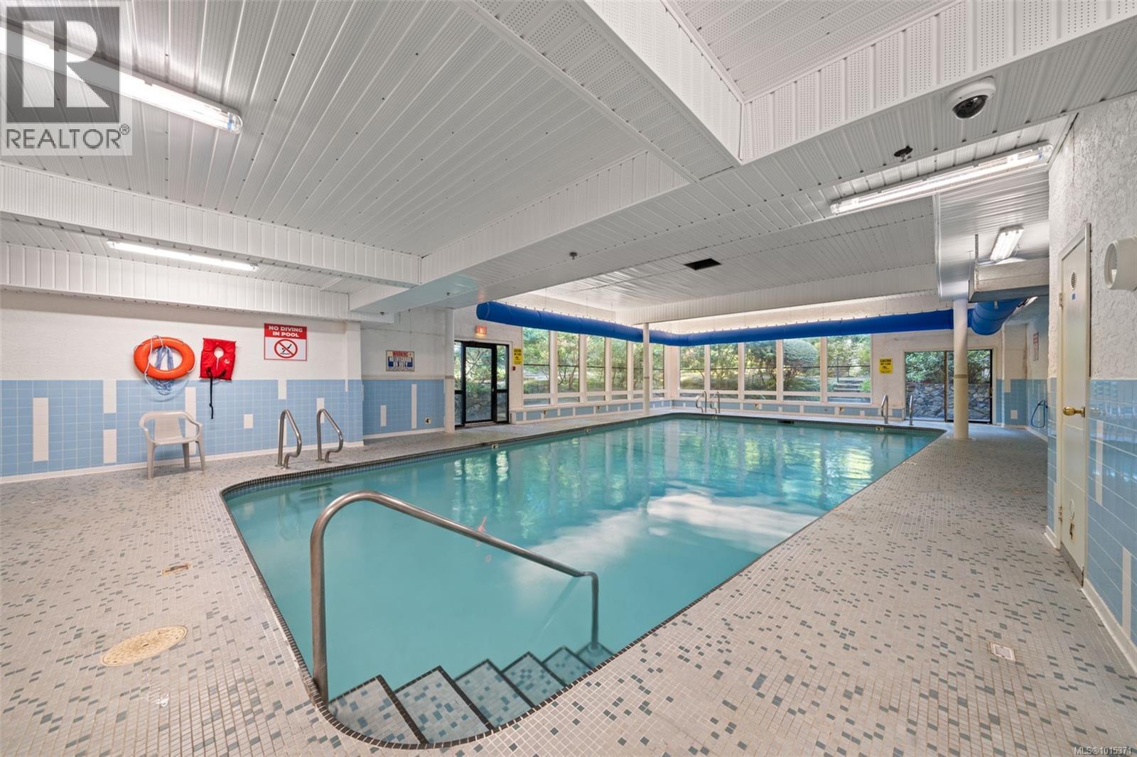 319 1005 Mckenzie Avenue, Saanich