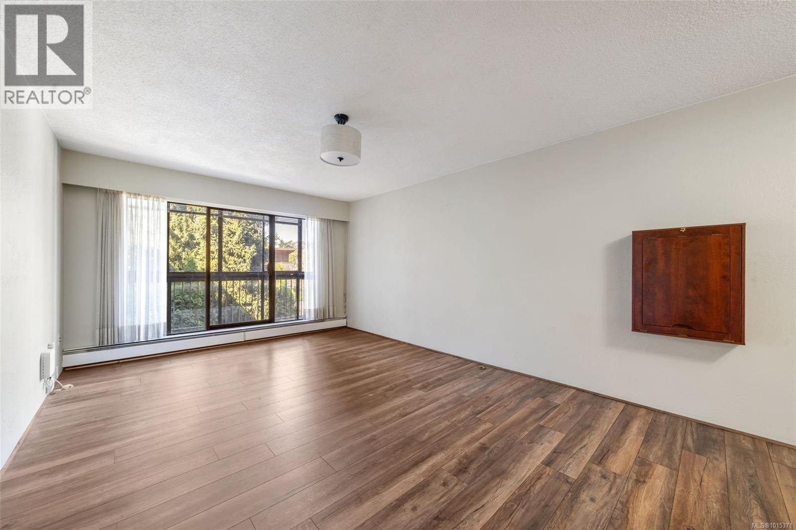 319 1005 Mckenzie Avenue, Saanich