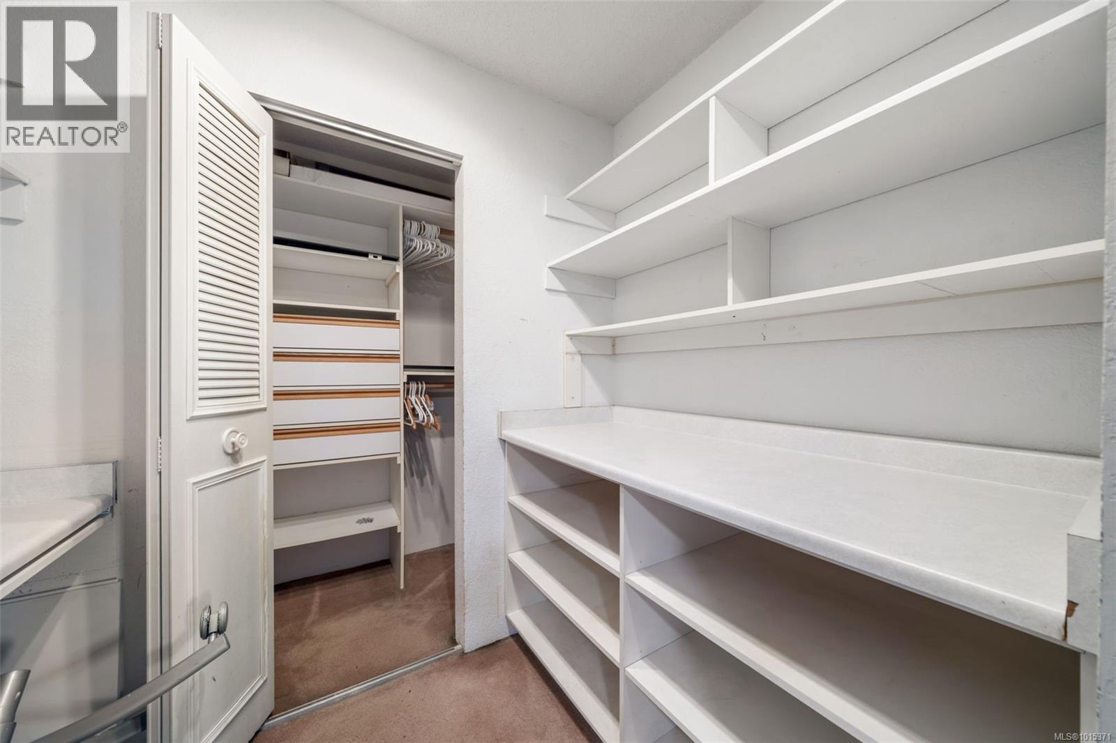 319 1005 Mckenzie Avenue, Saanich
