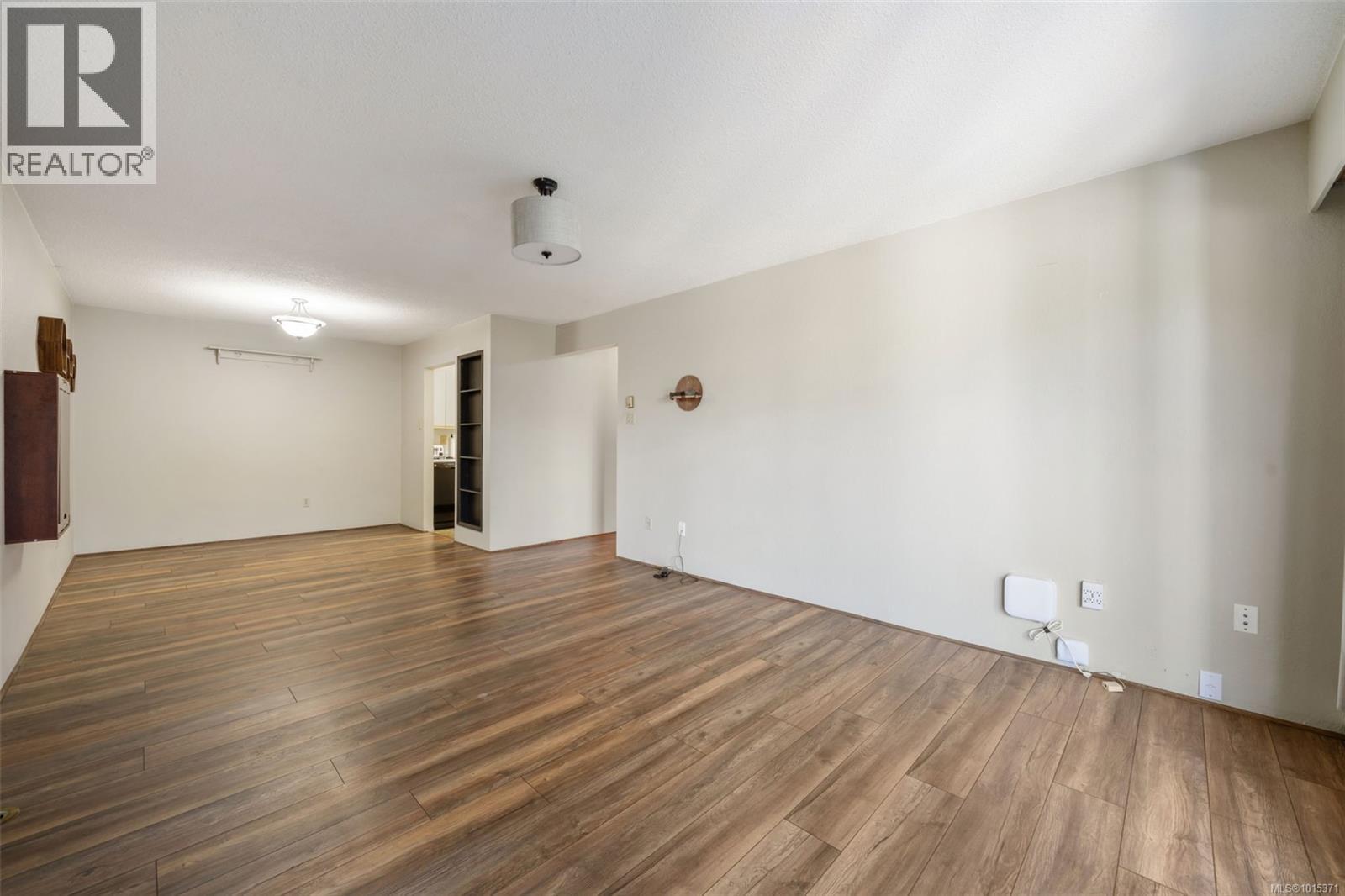 319 1005 Mckenzie Avenue, Saanich