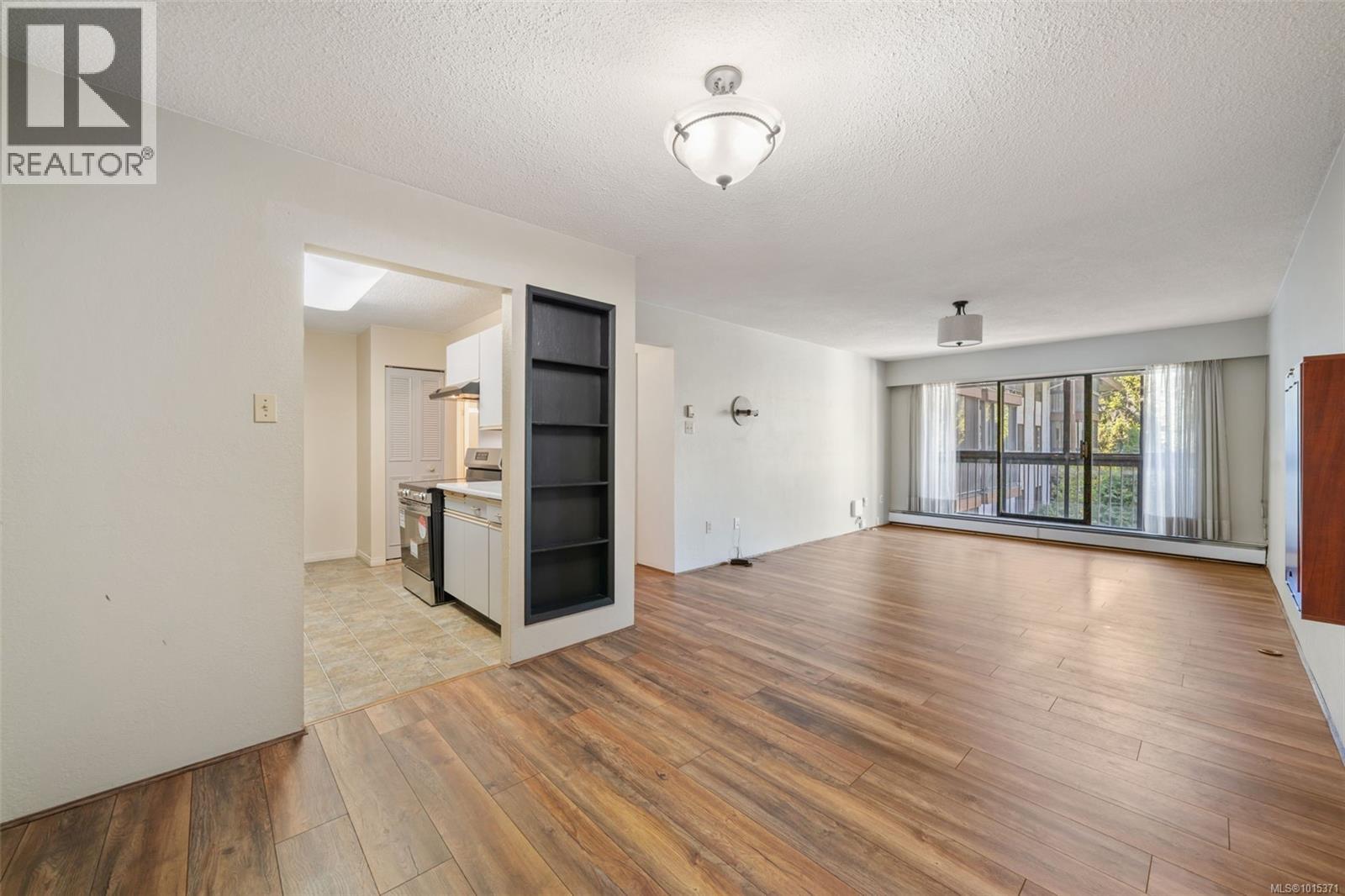 319 1005 Mckenzie Avenue, Saanich