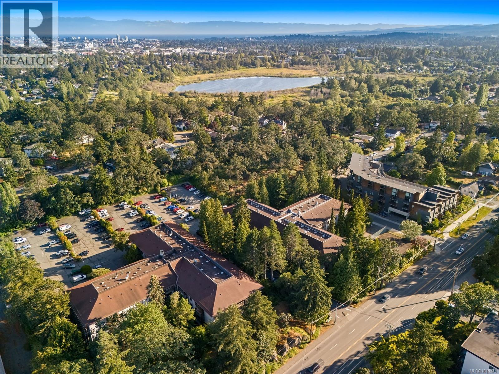 319 1005 Mckenzie Avenue, Saanich