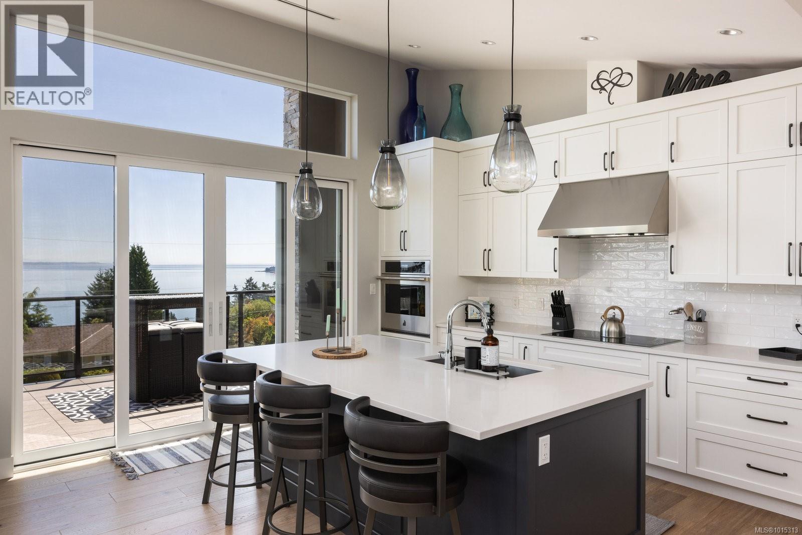  928 Claremont Avenue, Saanich