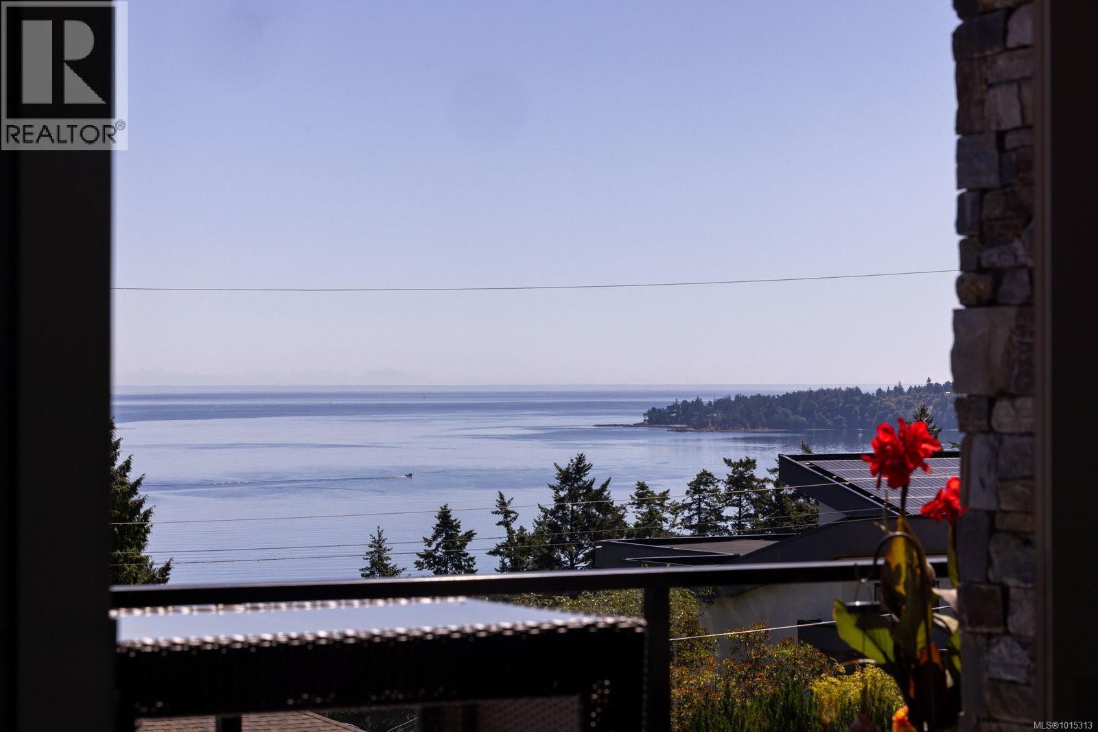  928 Claremont Avenue, Saanich