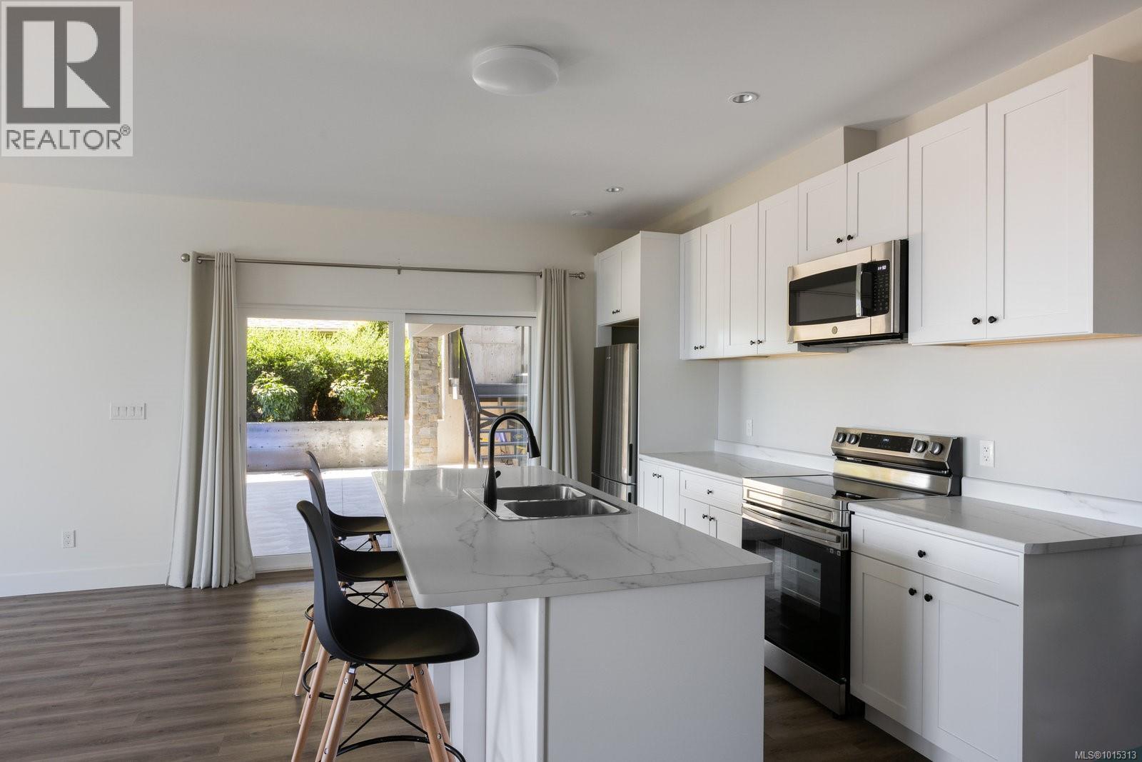  928 Claremont Avenue, Saanich