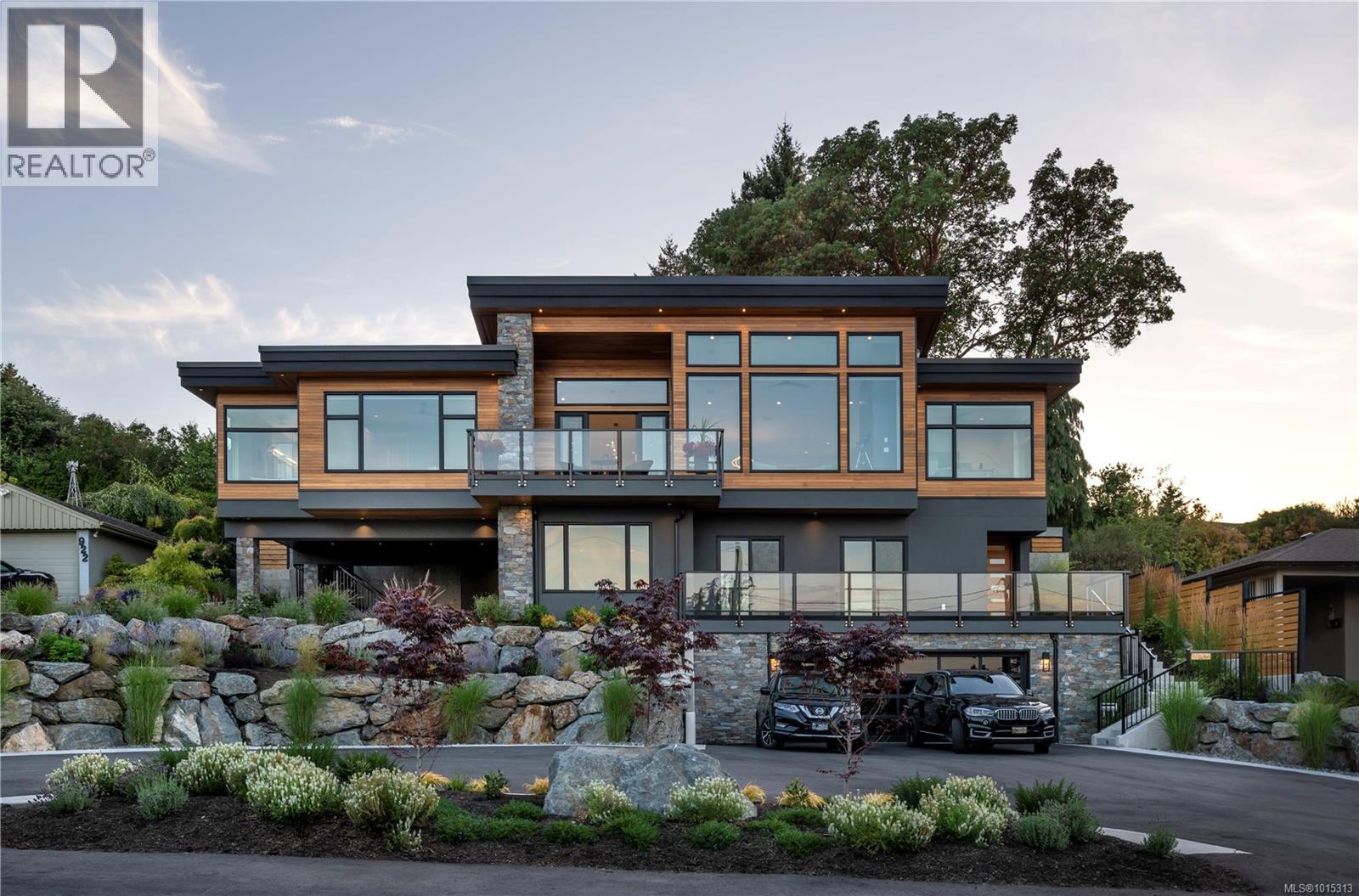  928 Claremont Avenue, Saanich