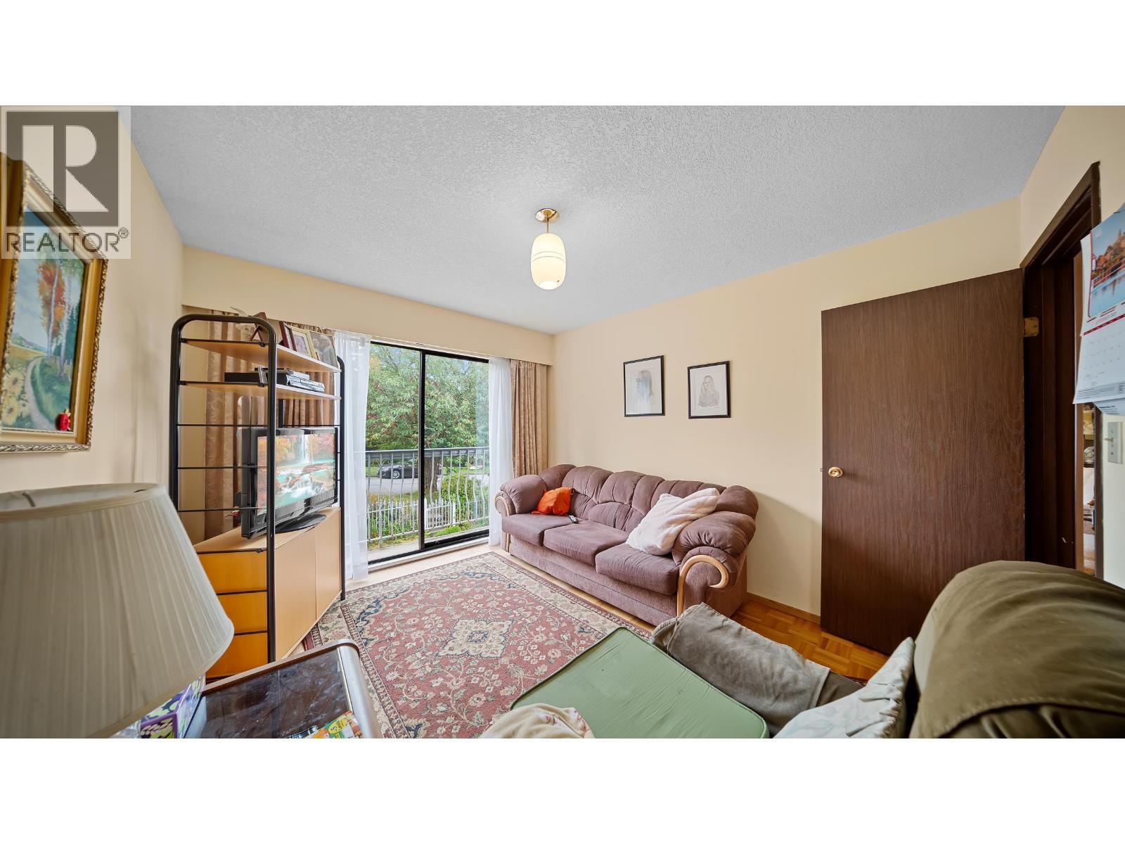 271 E 38TH AVENUE, Vancouver